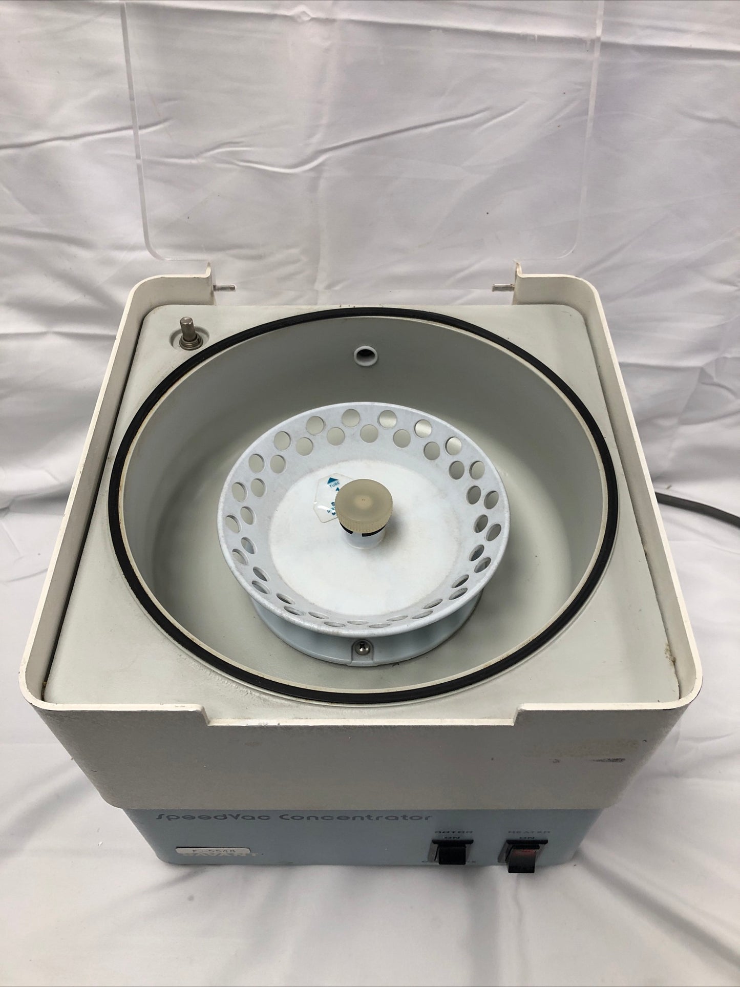 Savant SVC 100 H SpeedVac Concentrator Heated Lab Centrifuge Working