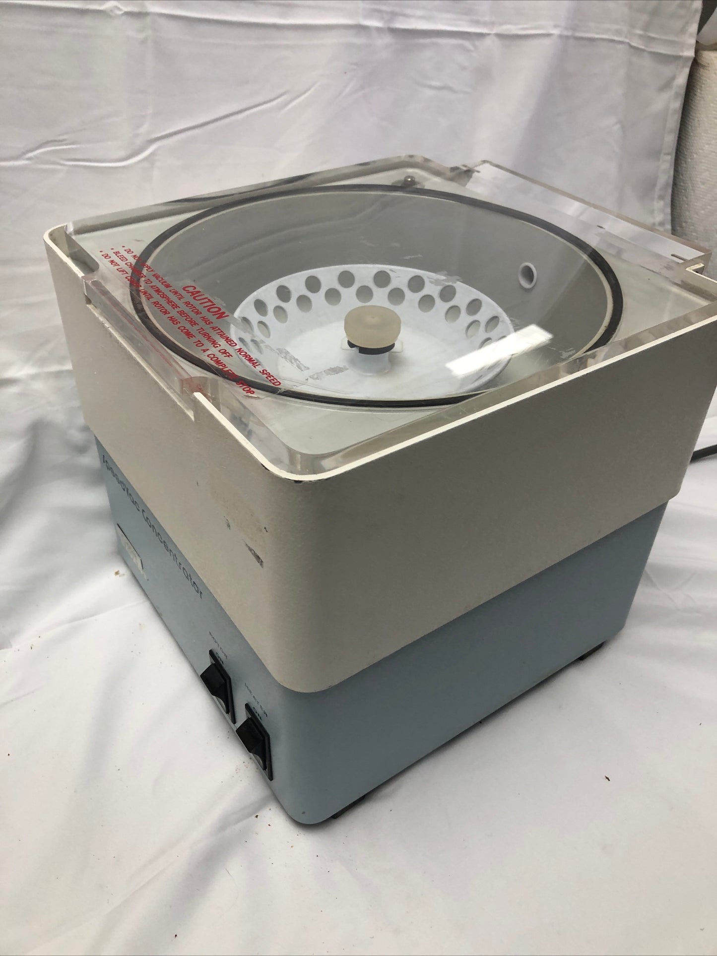 Savant SVC 100 H SpeedVac Concentrator Heated Lab Centrifuge Working