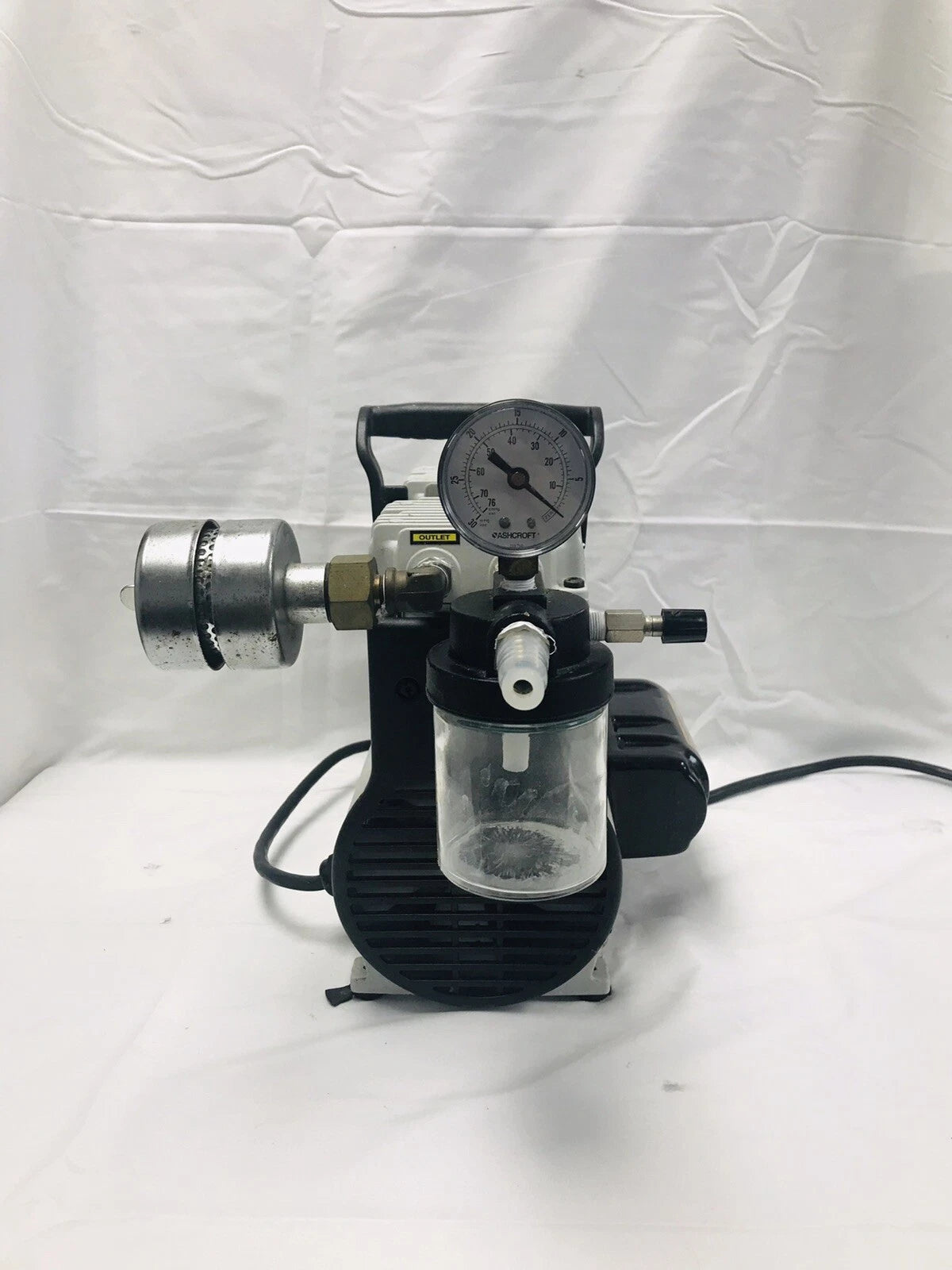 Welch Piston Vacuum Pump 1/3 HP 2585Z-50 57 mm Hg dry oil-less