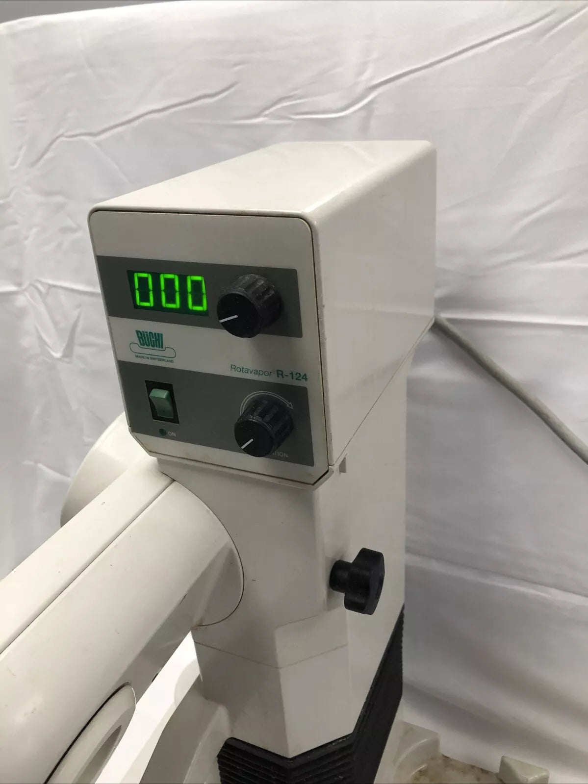 Buchi R-124 Rotavapor Benchtop Rotary Evaporator with Digital Display