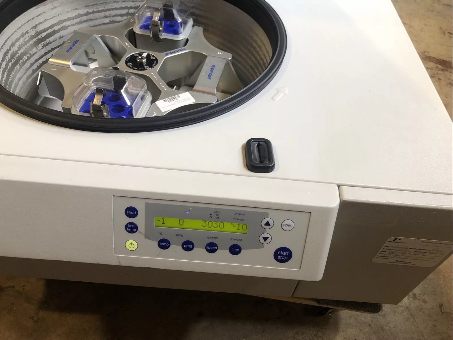 Eppendorf 5810R Centrifuge 5810 R Refrigerated with Rotor & Buckets Video 120v