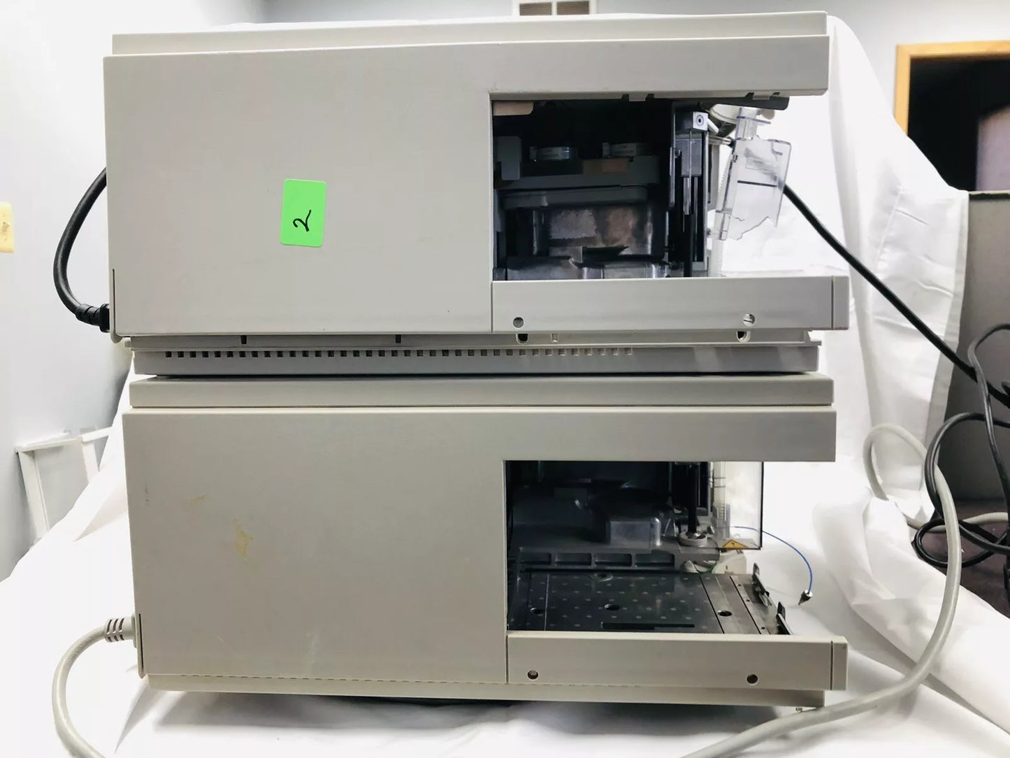 2x Agilent HP Series 1100 HP G1313A ALS Autosampler Power UP (For Parts) VIDEO