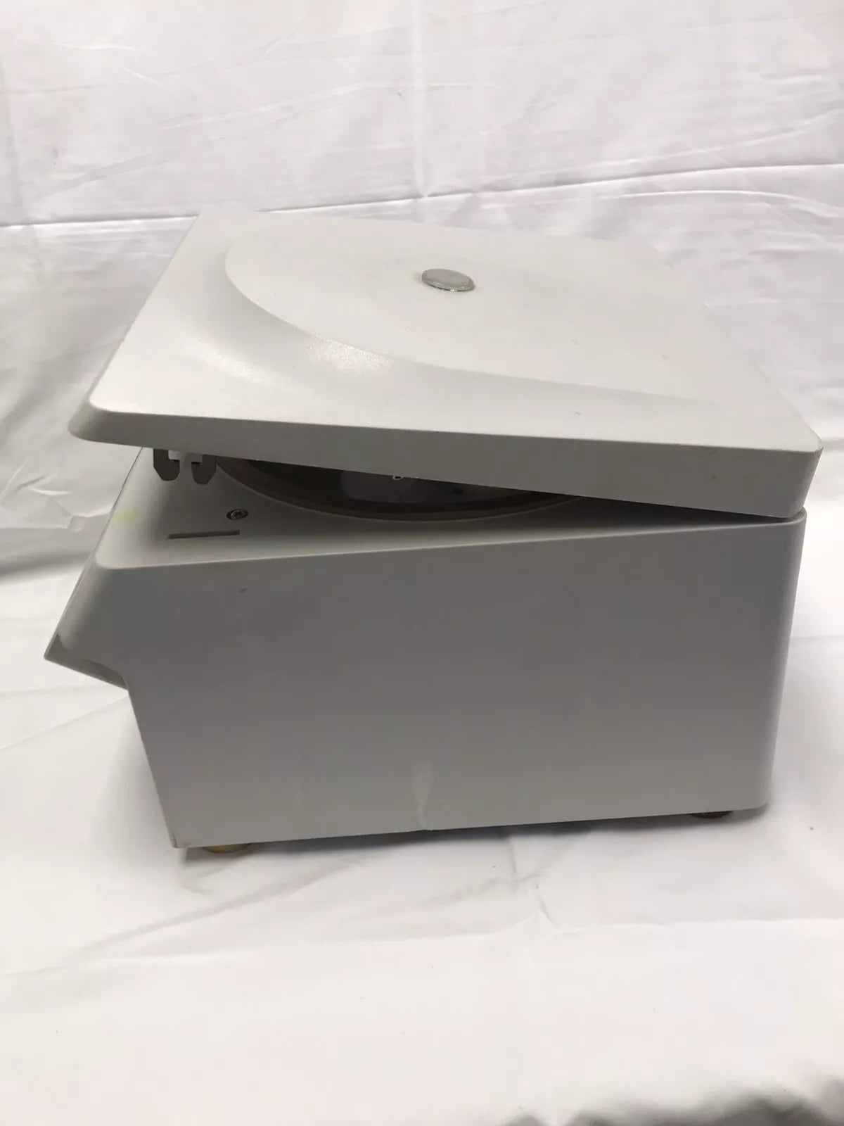 Eppendorf 5417C Centrifuge NO POWER No rotor for parts or repair