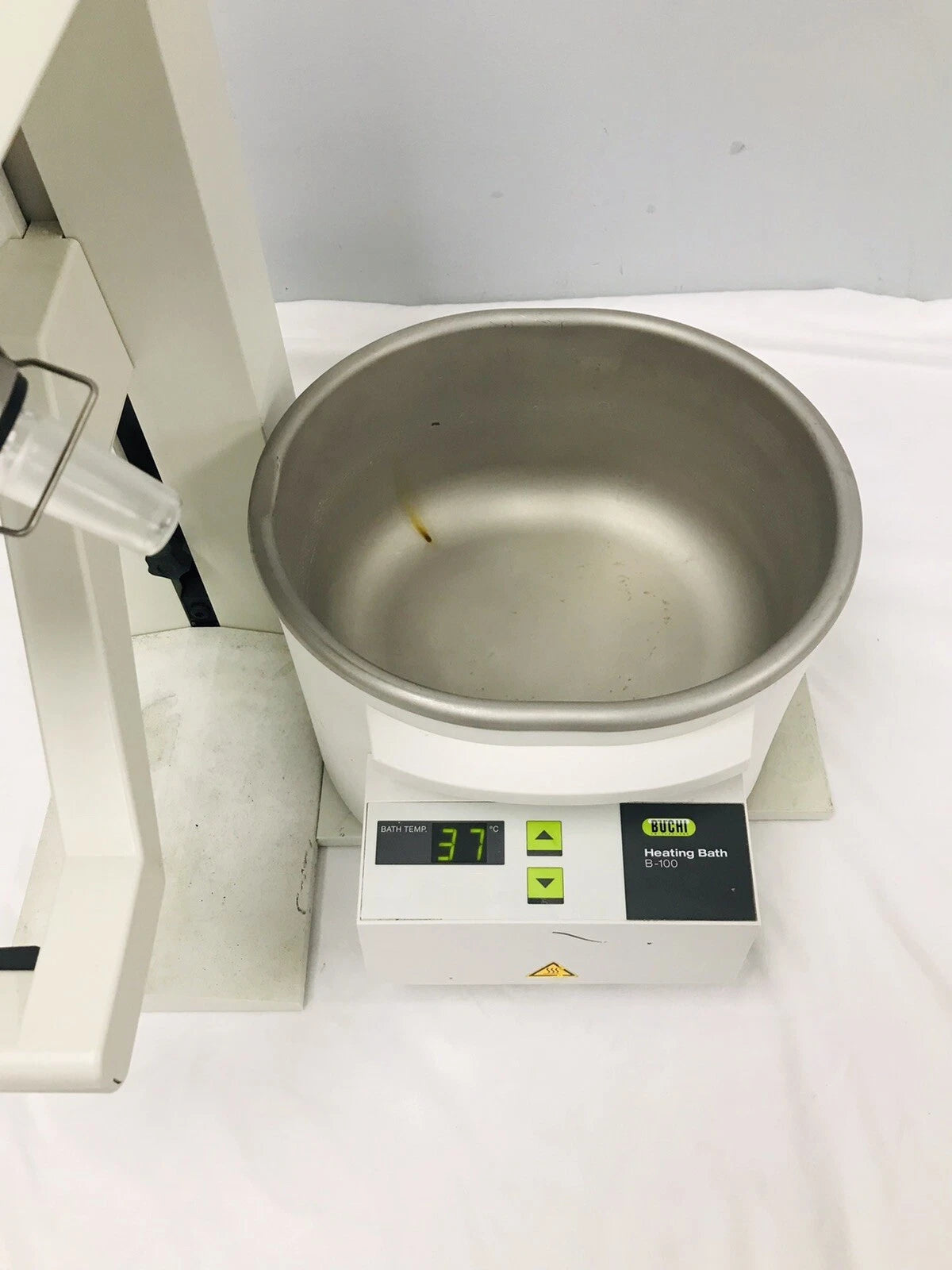 Buchi Rotavapor R-100 Rotary Evaporator With B-100 HB Heating Bath