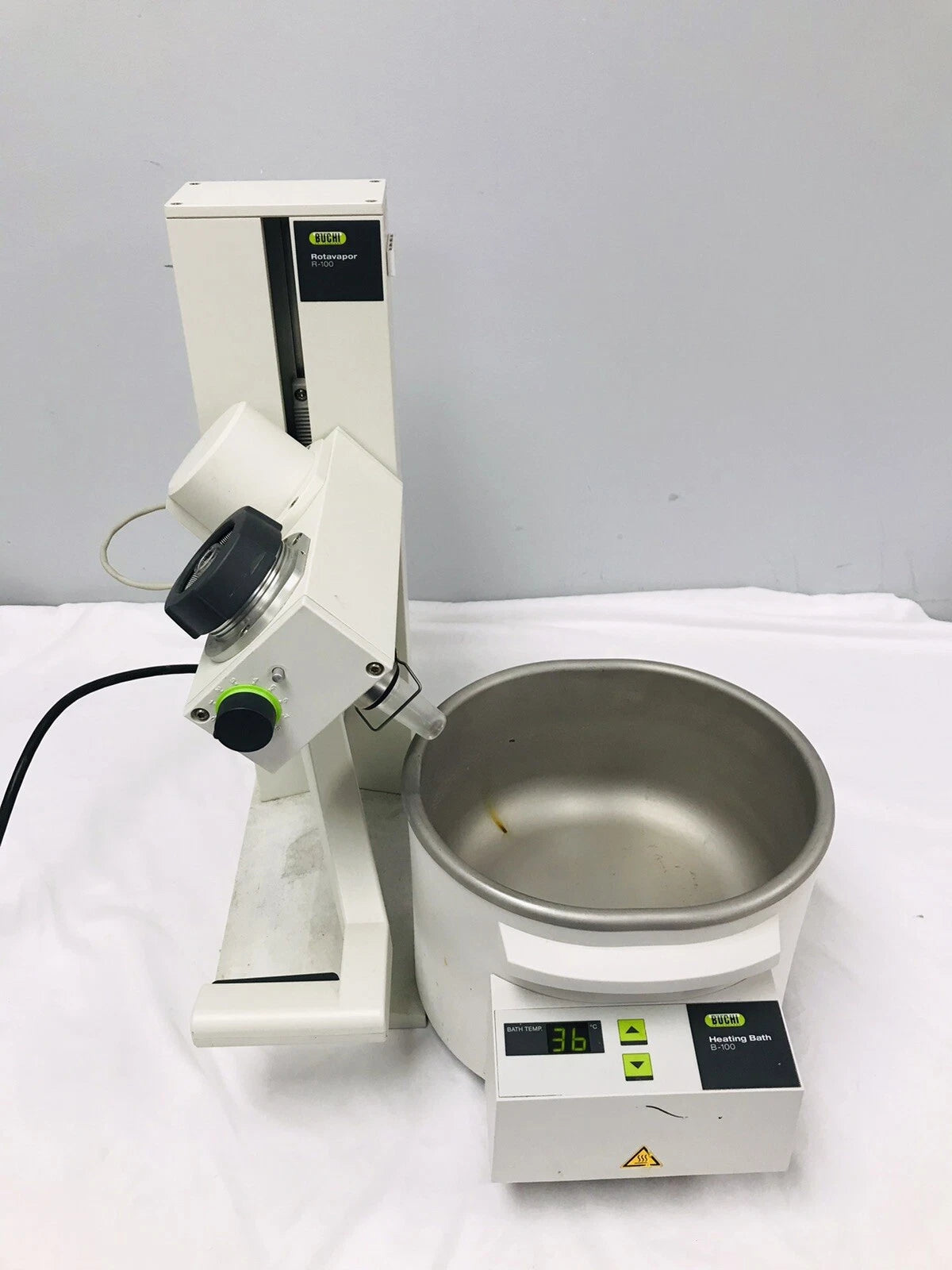 Buchi Rotavapor R-100 Rotary Evaporator With B-100 HB Heating Bath