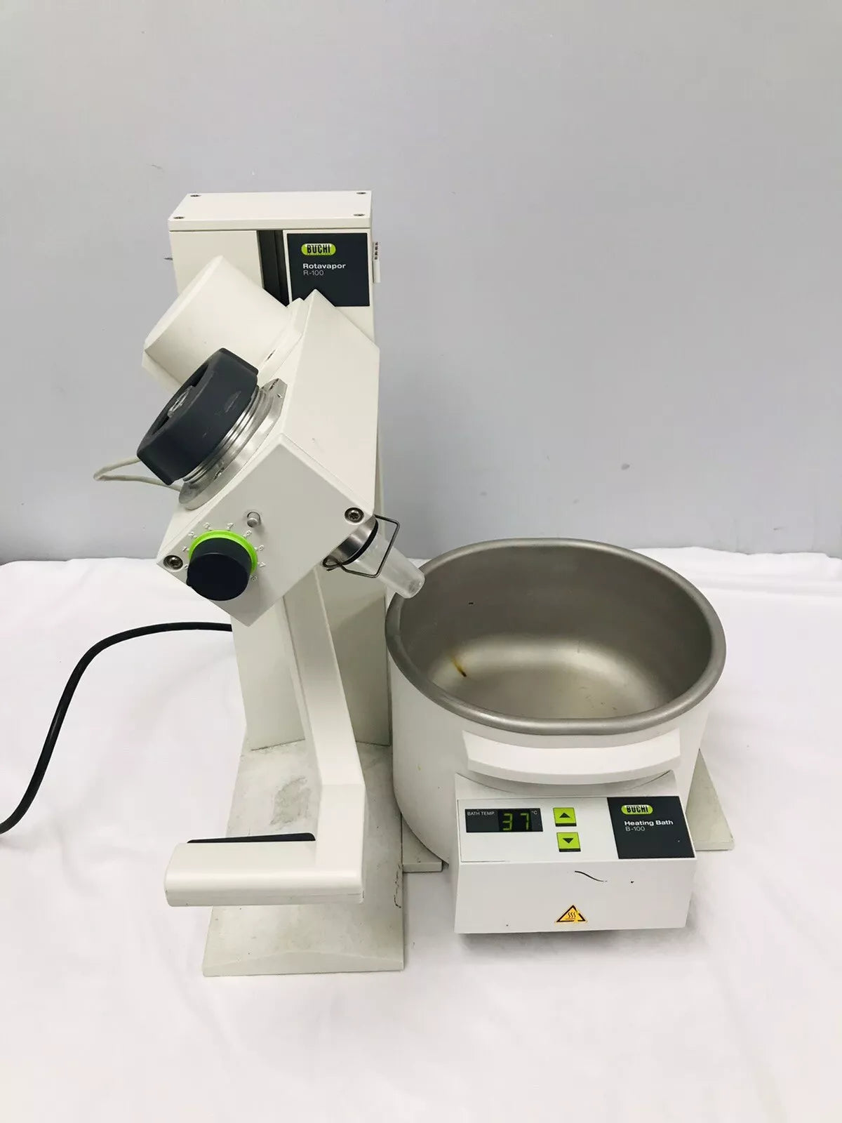 Buchi Rotavapor R-100 Rotary Evaporator With B-100 HB Heating Bath