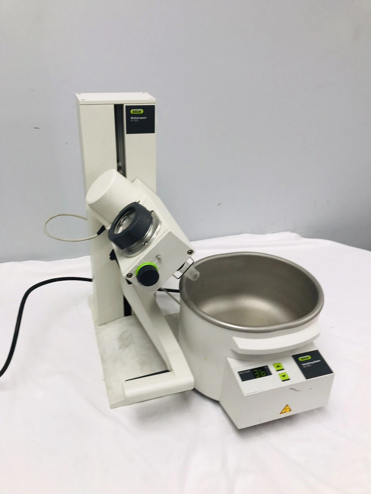 Buchi Rotavapor R-100 Rotary Evaporator With B-100 HB Heating Bath