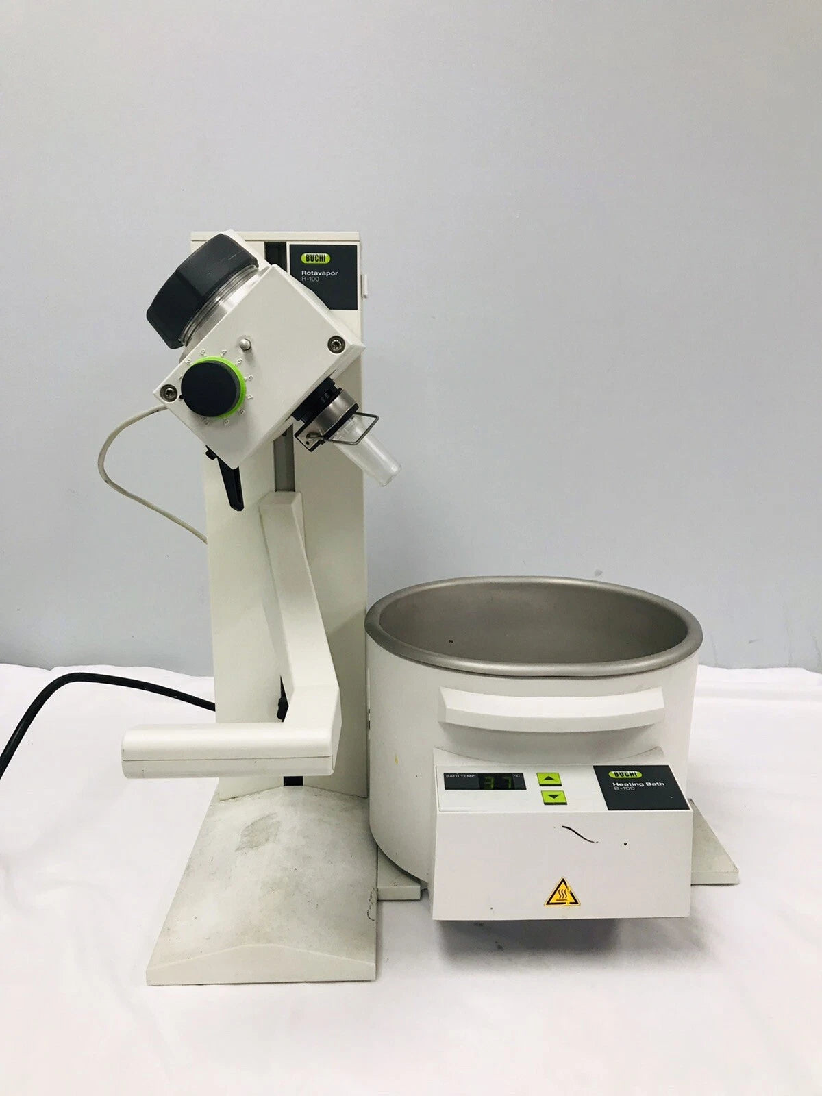 Buchi Rotavapor R-100 Rotary Evaporator With B-100 HB Heating Bath