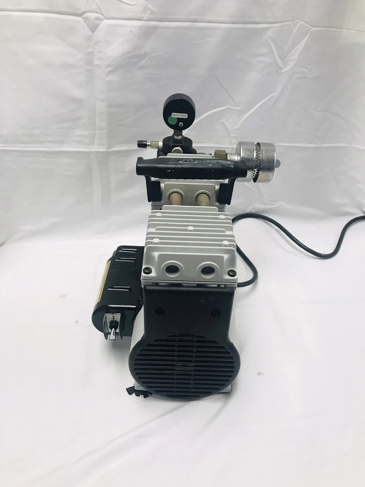 Welch Piston Vacuum Pump 1/3 HP 2585Z-50 57 mm Hg dry oil-less