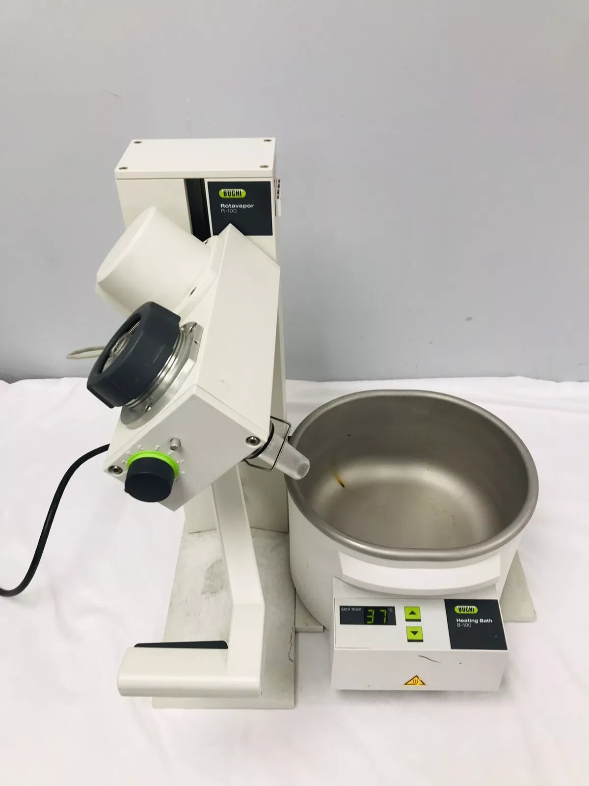 Buchi Rotavapor R-100 Rotary Evaporator With B-100 HB Heating Bath