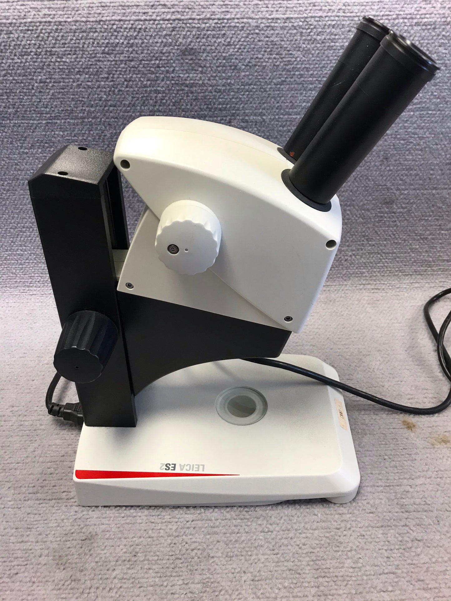 Leica ES2 Stereo Microscope with Stand and Two Lamps