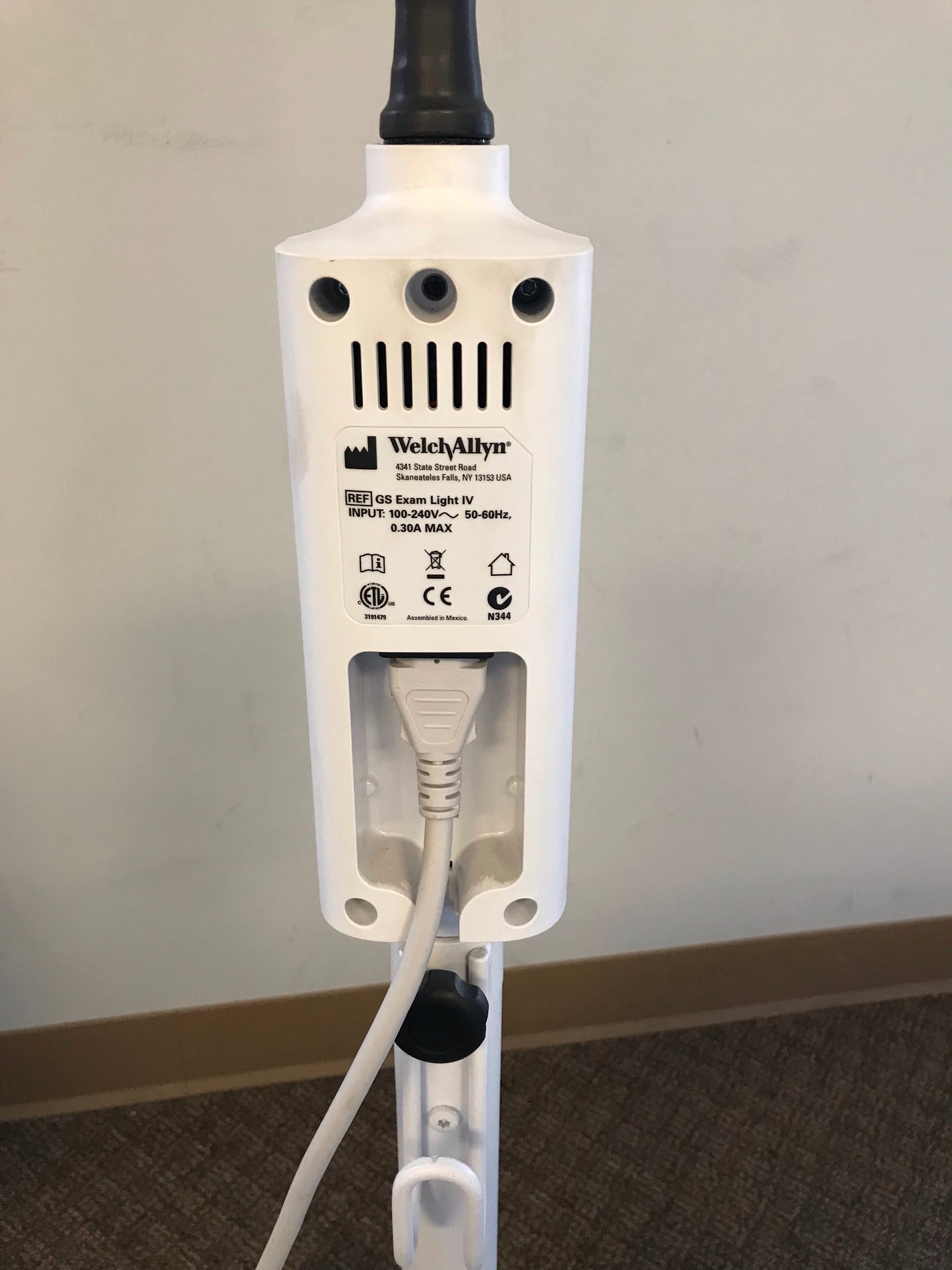 Welch Allyn GS Exam Light IV with Rolling Stand and Power Cord w/ Base
