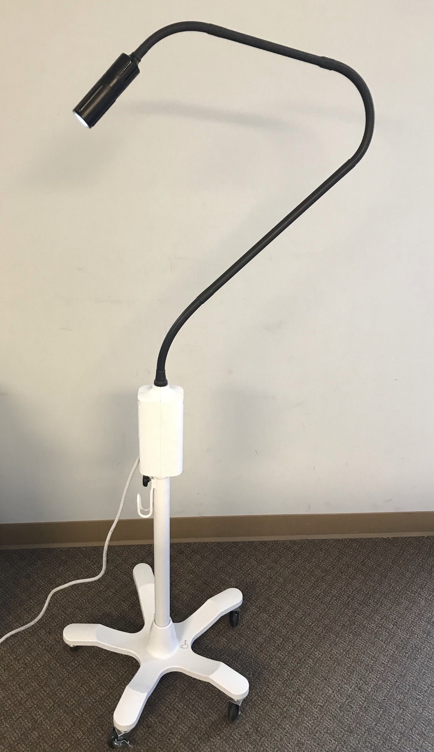 Welch Allyn GS Exam Light IV with Rolling Stand and Power Cord w/ Base