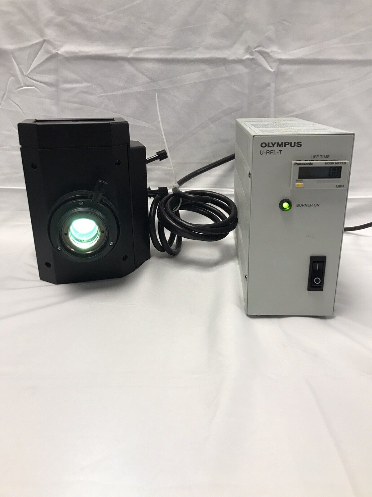 Olympus U-RFL-T Microscope Power Supply w/ U-LH100HGAPO Lamp