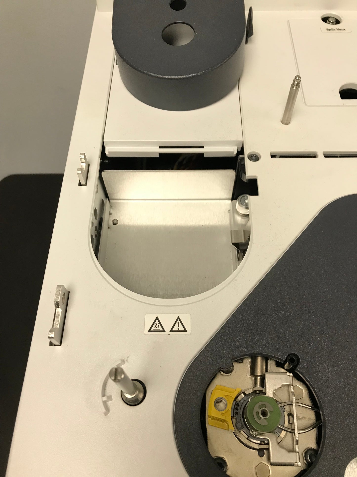 Agilent Intuvo 9000 G3950A GC System