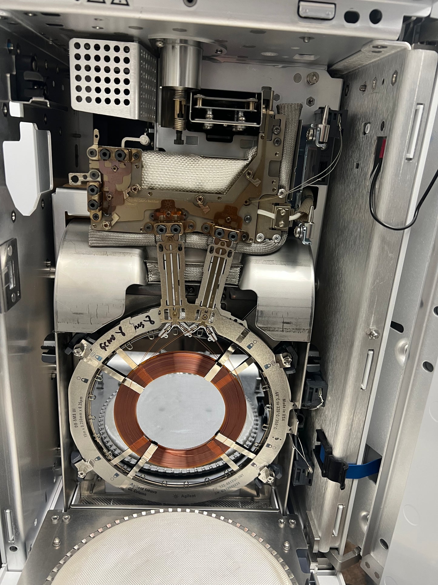 Agilent Intuvo 9000 G3950A GC System