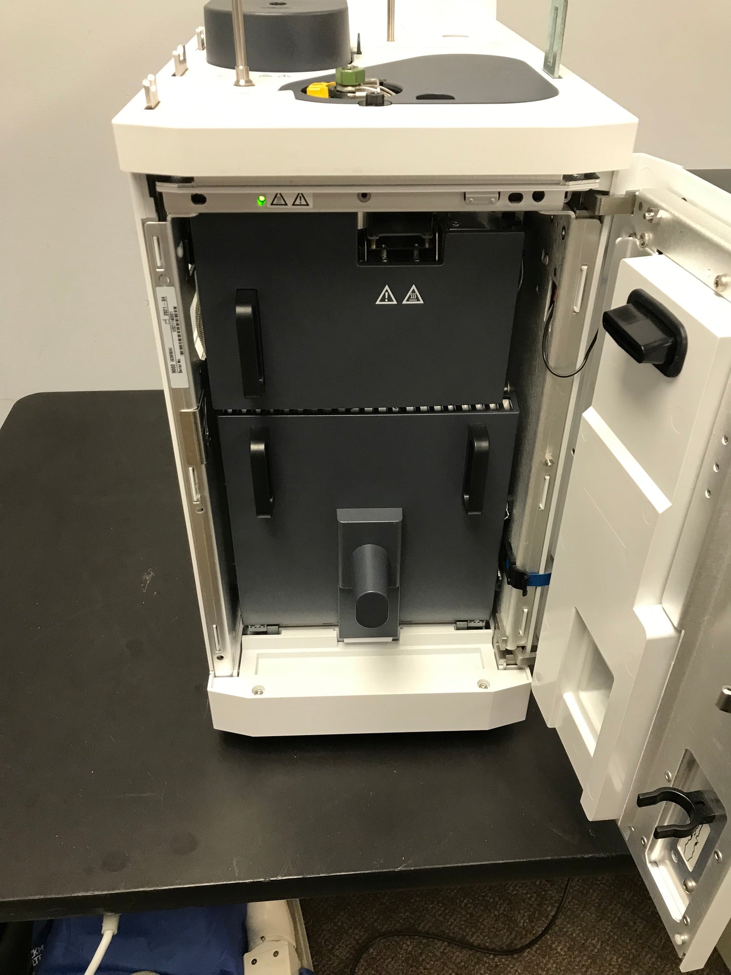 Agilent Intuvo 9000 G3950A GC System