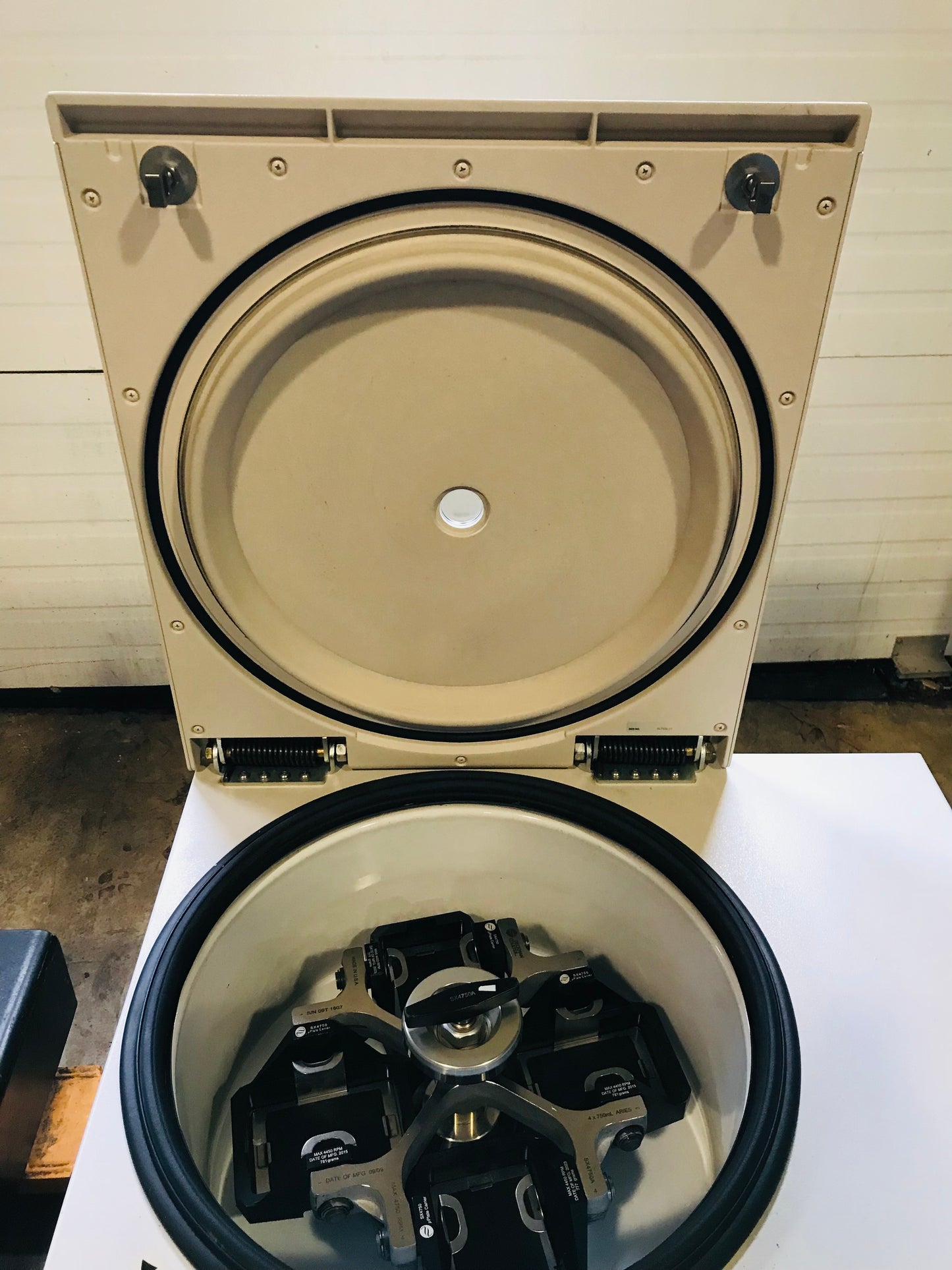 Beckman Coulter Allegra X-15R Refrigerated Centrifuge with Rotor and Buckets