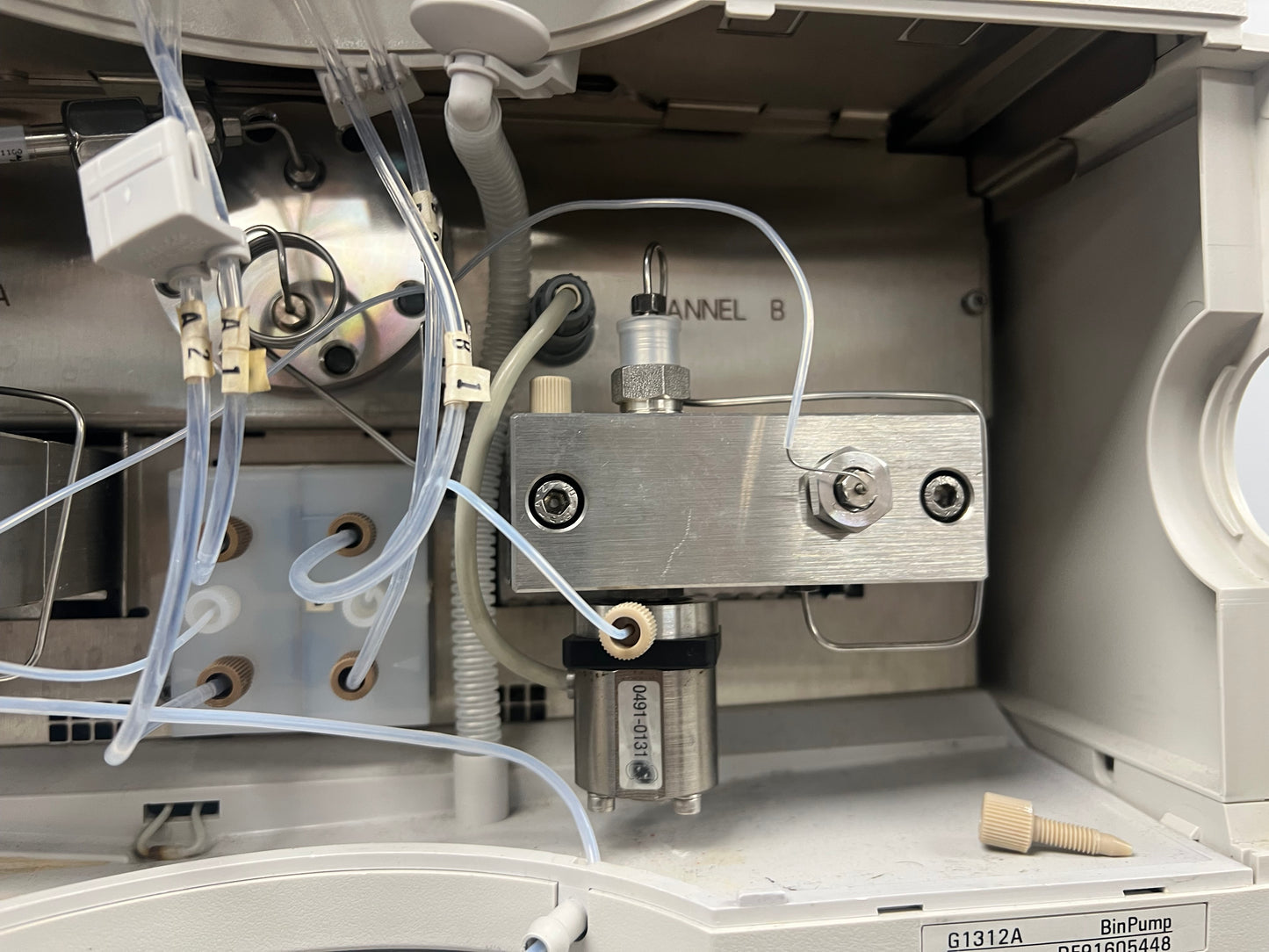 Agilent HP 1100 Series 7-piece HPLC System ALSTherm ,ALS, VWD, BinPump, Degasser ,Colcom