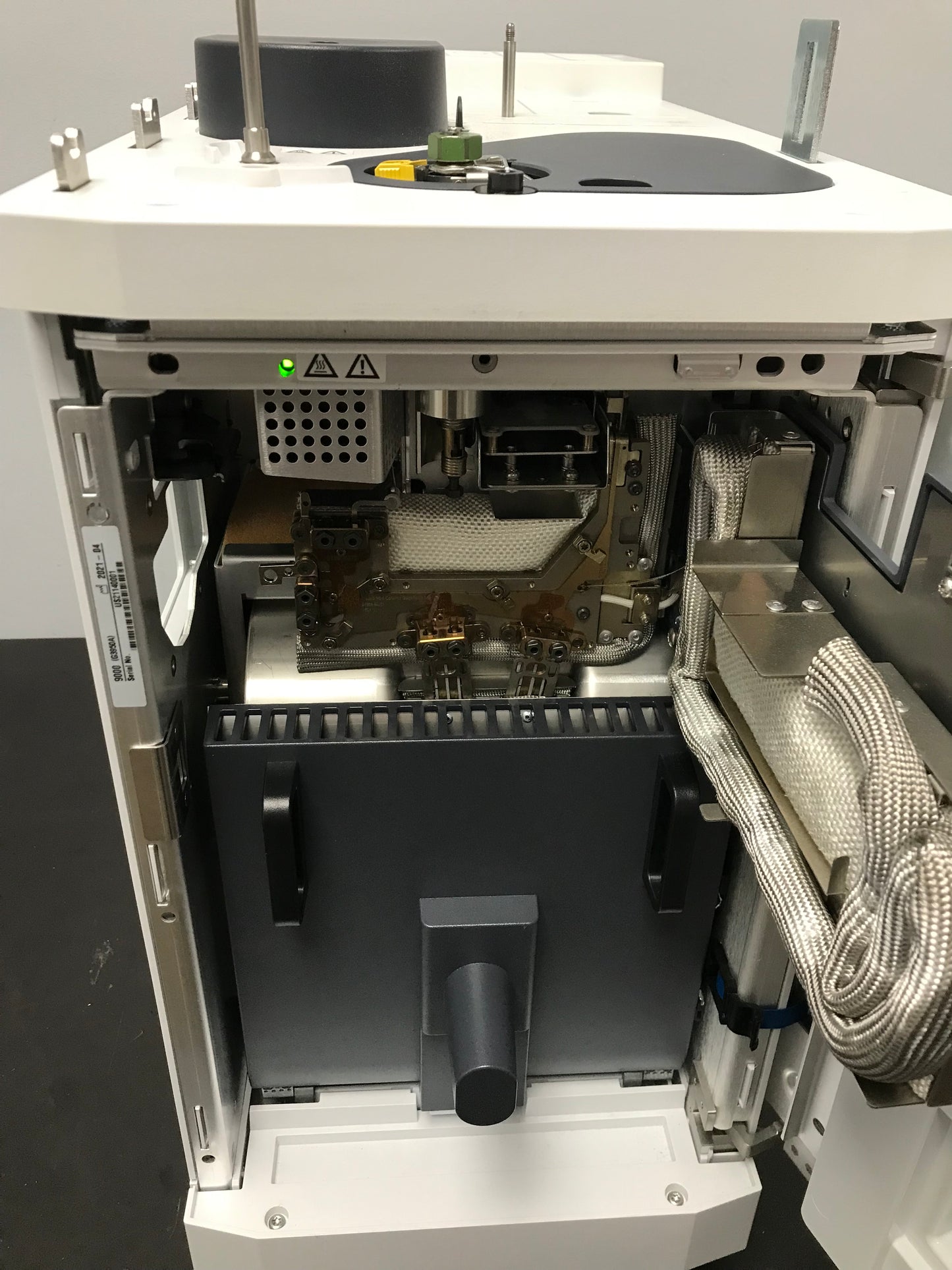 Agilent Intuvo 9000 G3950A GC System