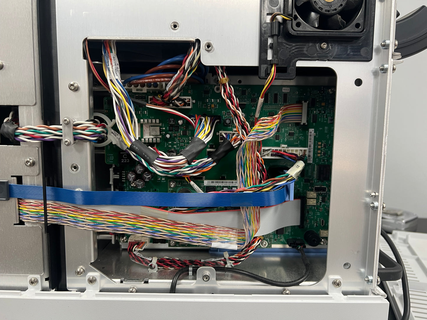 Agilent Intuvo 9000 G3950A GC System