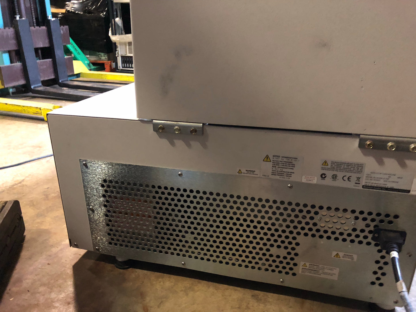 Beckman Coulter Allegra X-15R Refrigerated Centrifuge with rotor and backet