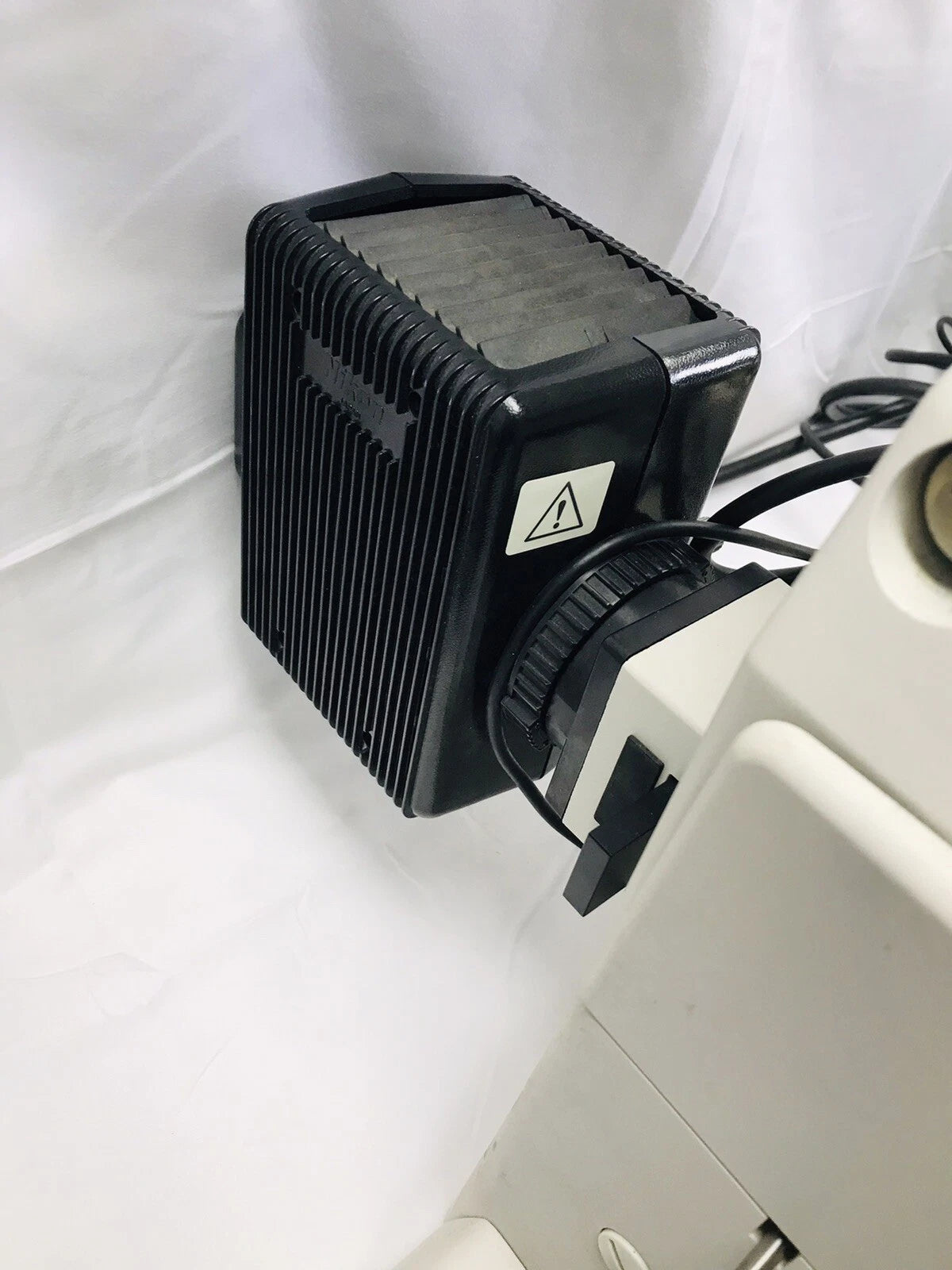 Nikon Eclipse TE200 Phase Fluorescence Microscope Light source 2 Objectives
