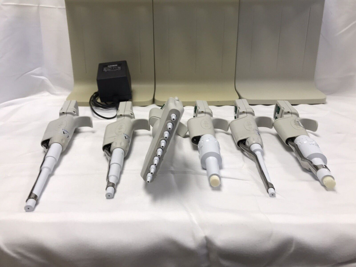 LOT of 6 - RAININ EDP3 Plus DIGITAL PIPETTES 2-5000 µL &3 E3 RAPID CHARGE STAND