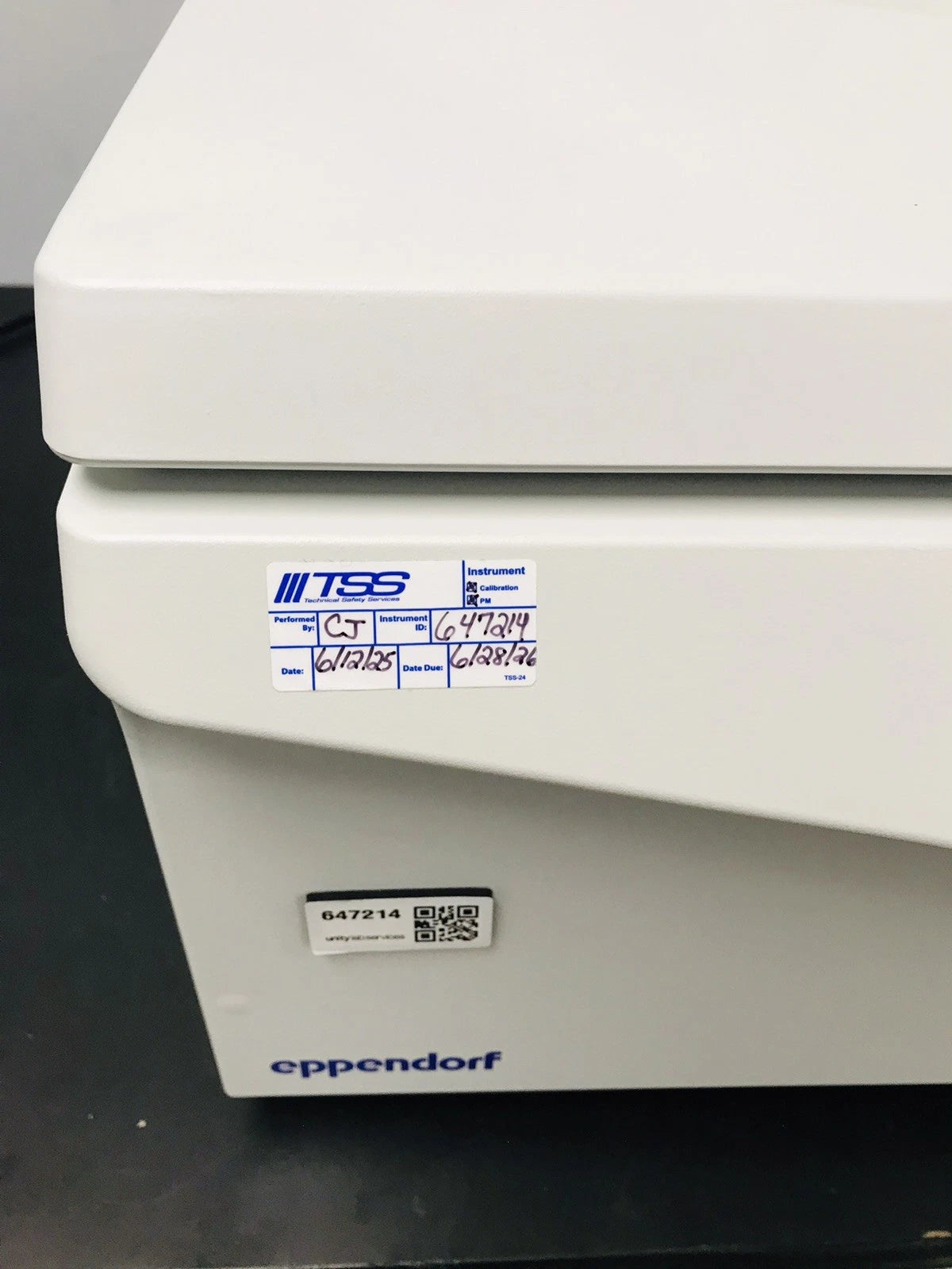 Eppendorf 5810 Benchtop Centrifuge (Newest Version) With A-4-44 Rotor 50mL