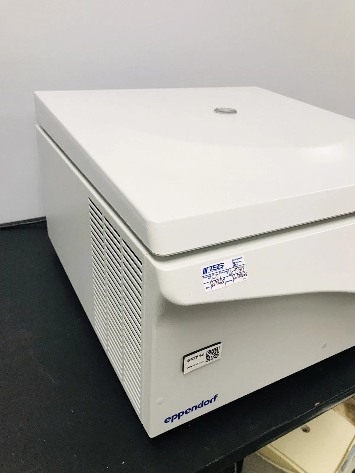 Eppendorf 5810 Benchtop Centrifuge (Newest Version) With A-4-44 Rotor 50mL