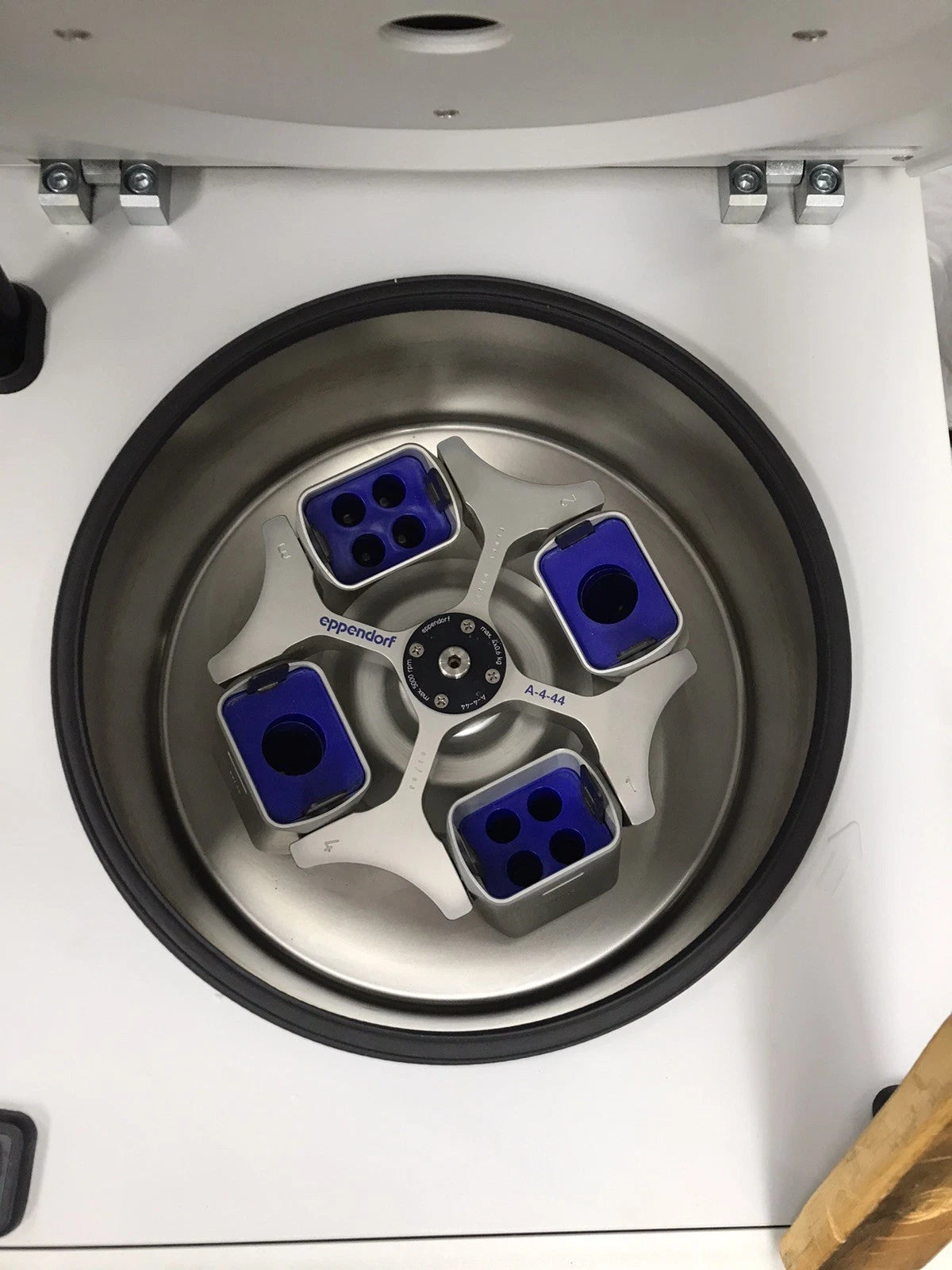 Eppendorf 5804 Centrifuge Lab Equipment A-4-44 Rotor Buckets Tested Working