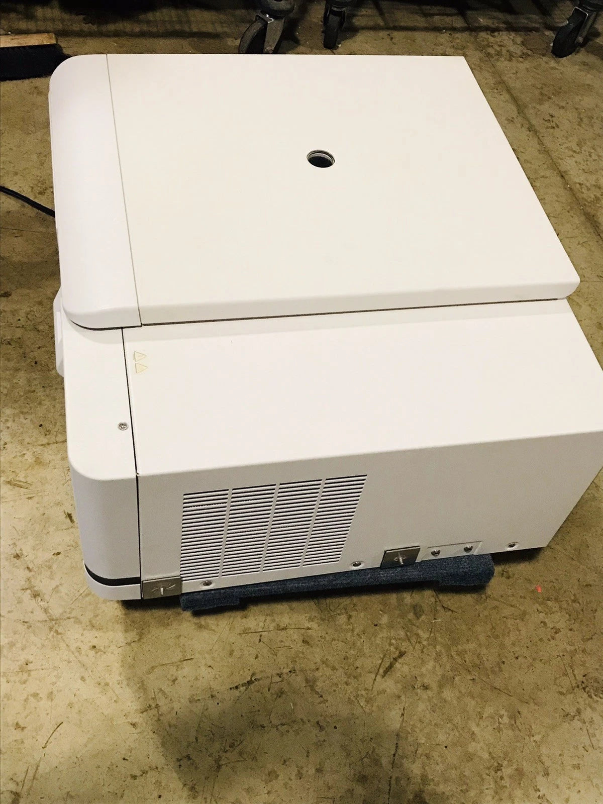 Beckman Coulter Avanti J-15R Refrigerated Centrifuge w/ JS-4.750 Rotor + Adapter