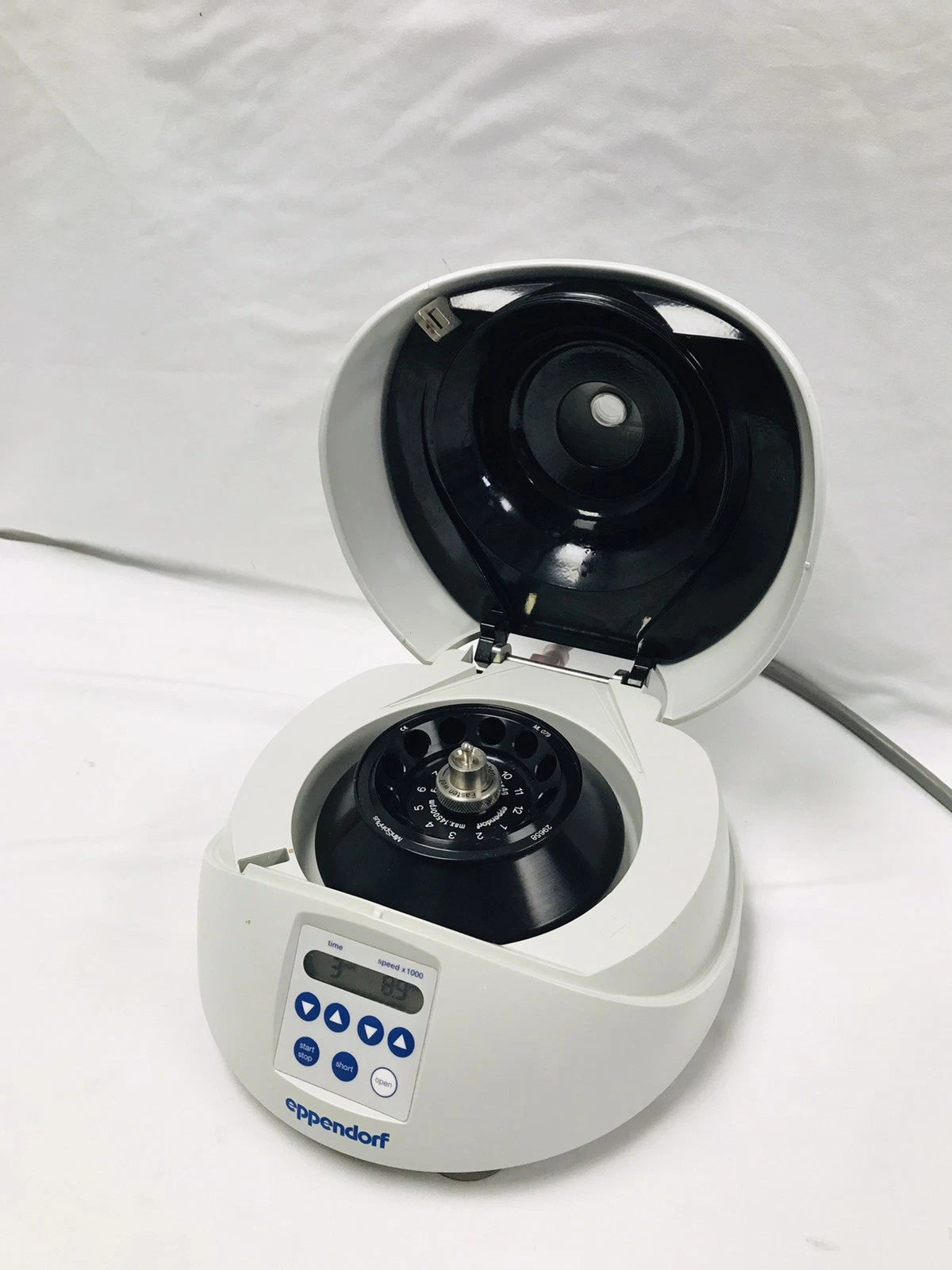 Eppendorf MiniSpin Plus 5453 Microcentrifuge + F45-18-11 Rotor Tested Working