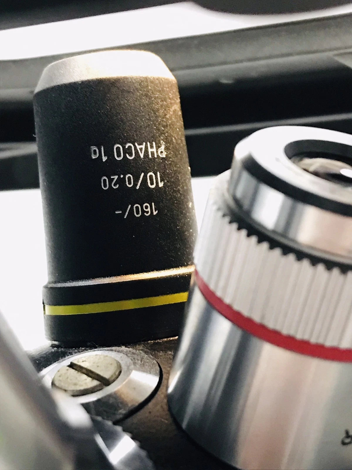 Leica Leitz DM IL Inverted Microscope w/ 4 Objectives Phase Contrast Phaco 1a