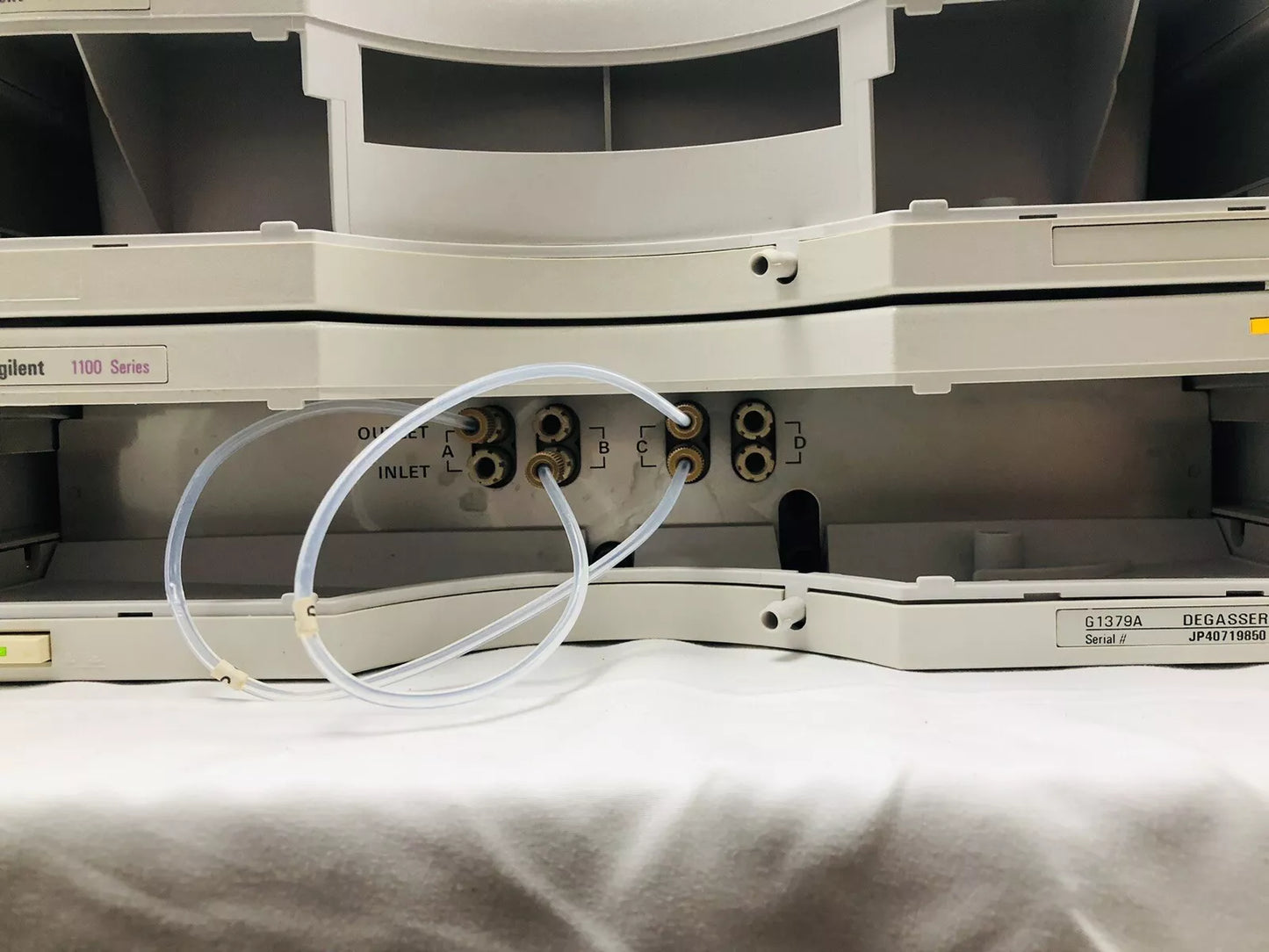 Agilent HP 1100 HPLC G1322A Micro Vacuum Degasser w/ Solvent Tray