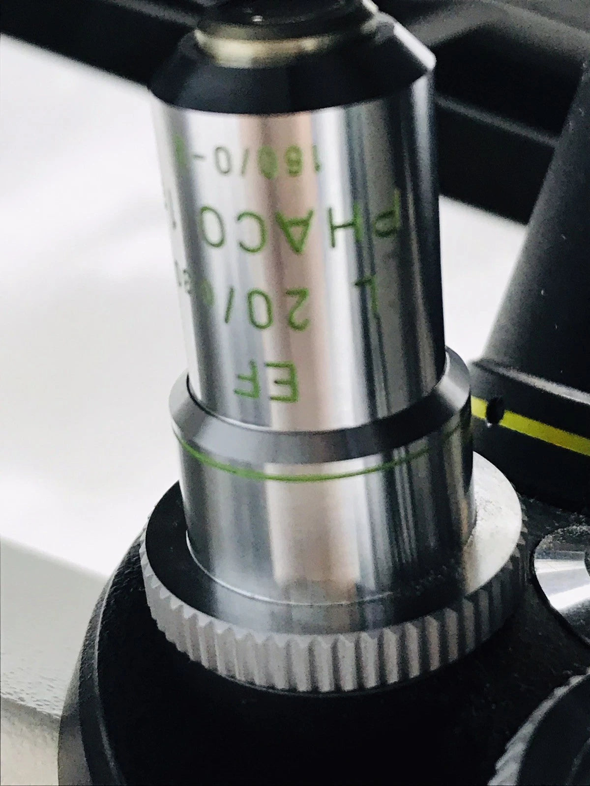 Leica Leitz DM IL Inverted Microscope w/ 4 Objectives Phase Contrast Phaco 1a