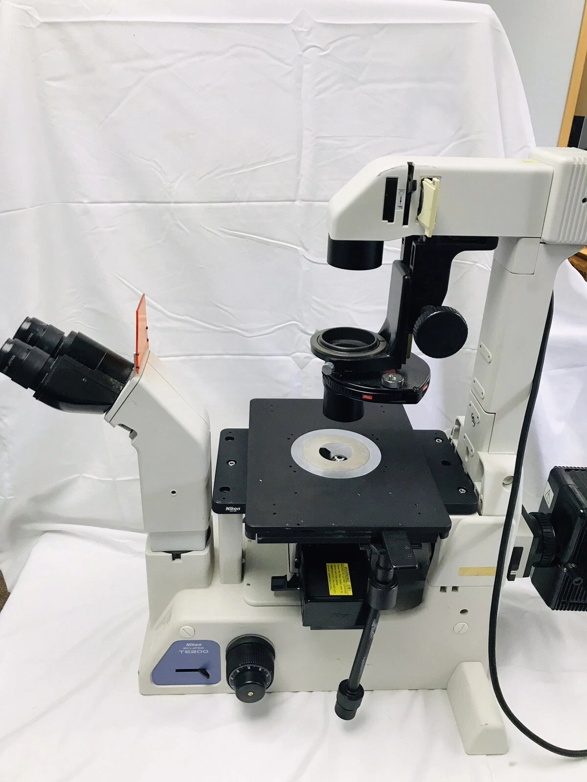 Nikon Eclipse TE200 Phase Fluorescence Microscope Light source 2 Objectives