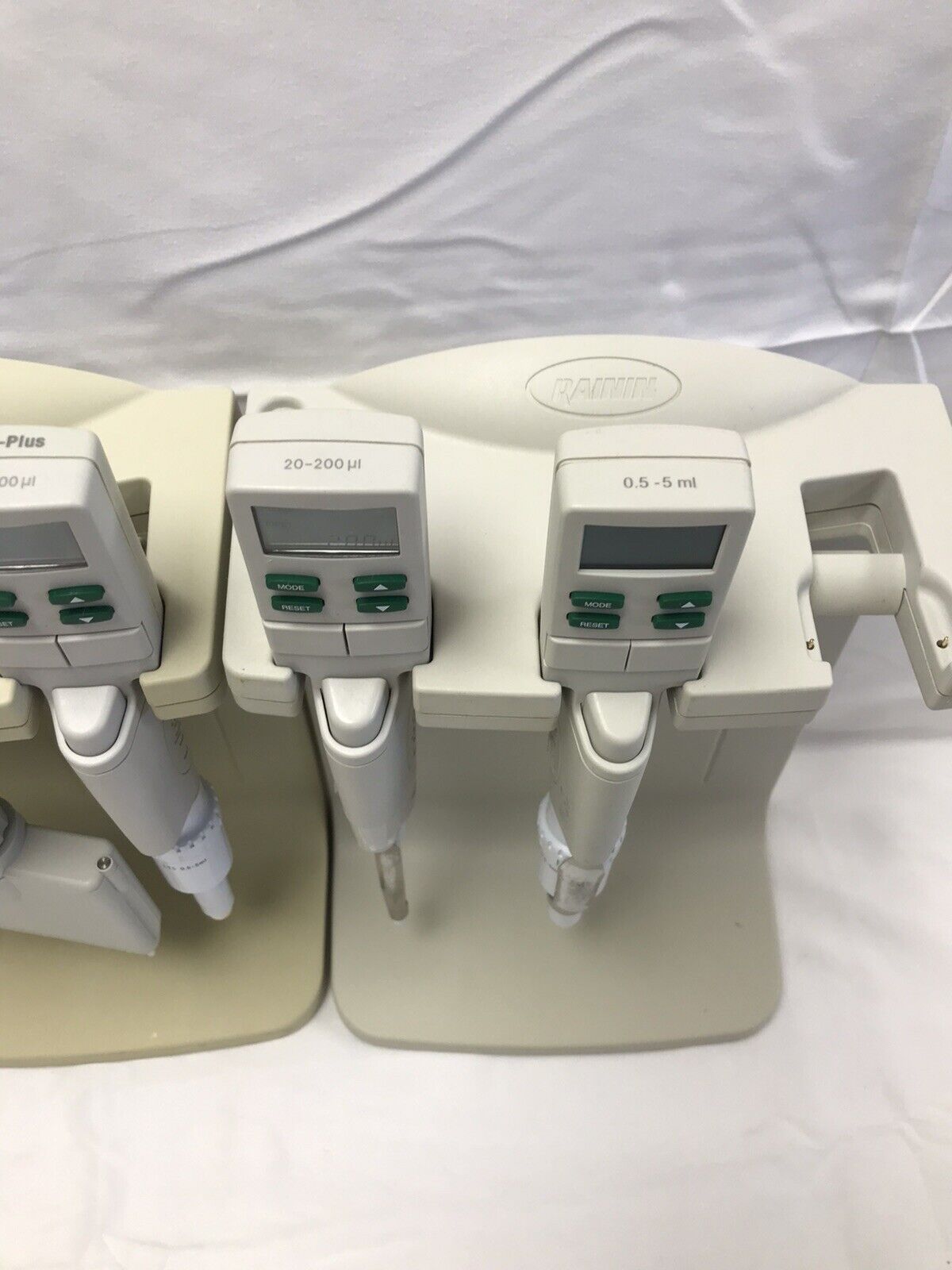 LOT of 6 - RAININ EDP3 Plus DIGITAL PIPETTES 2-5000 µL &3 E3 RAPID CHARGE STAND