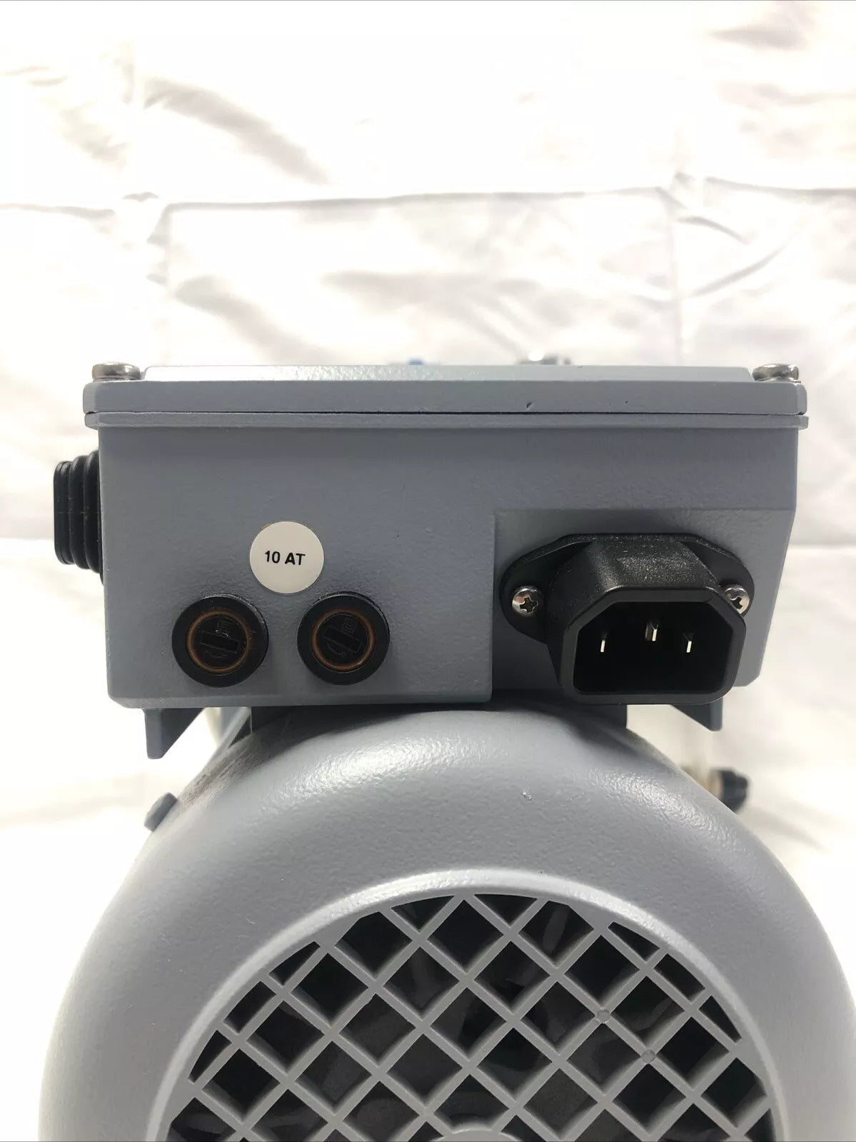 Vacuubrand RE 6W Rotary Vane Vacuum Pump YEAR 2016 Tested Working