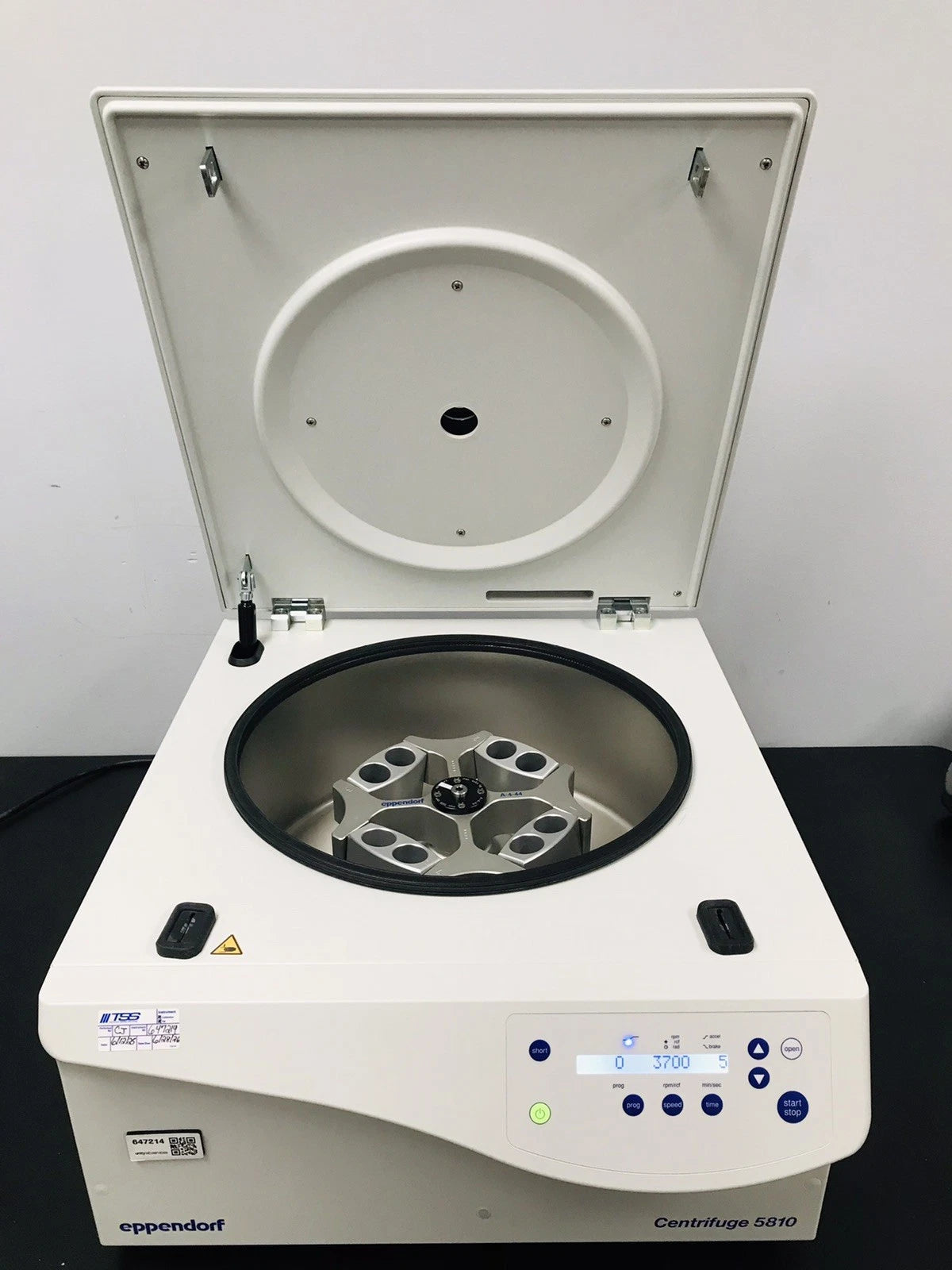 Eppendorf 5810 Benchtop Centrifuge (Newest Version) With A-4-44 Rotor 50mL