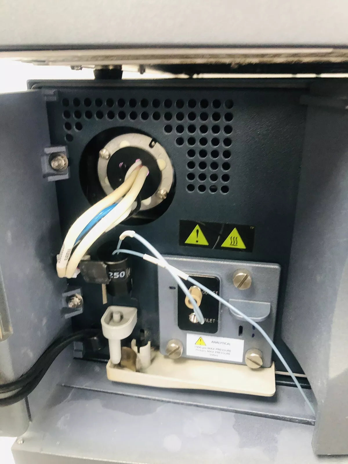 Waters ACQUITY Ultra Performance UPLC TUV Detector Binary Sample Column Manager
