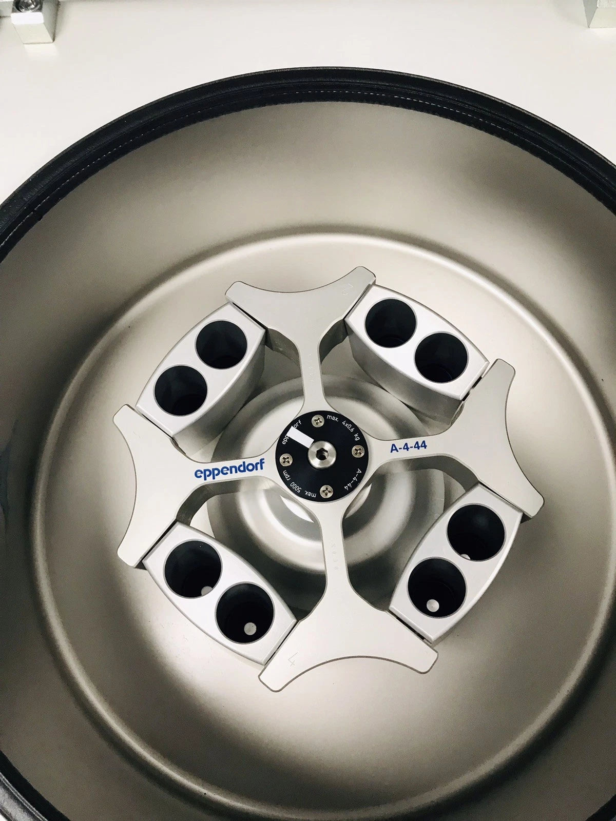 Eppendorf 5810 Benchtop Centrifuge (Newest Version) With A-4-44 Rotor 50mL