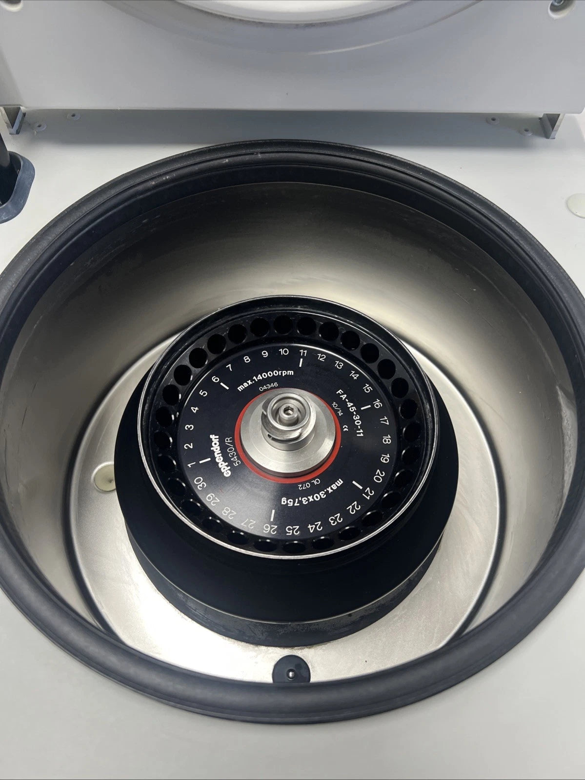 Eppendorf 5430R Refrigerated Centrifuge With FA-45-30-11 Rotor and Lid Tested