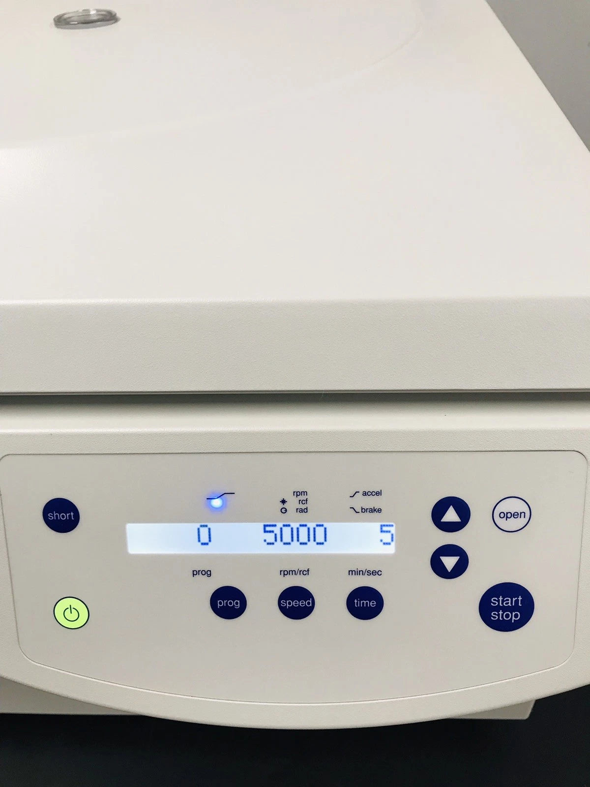 Eppendorf 5810 Benchtop Centrifuge (Newest Version) With A-4-44 Rotor 50mL