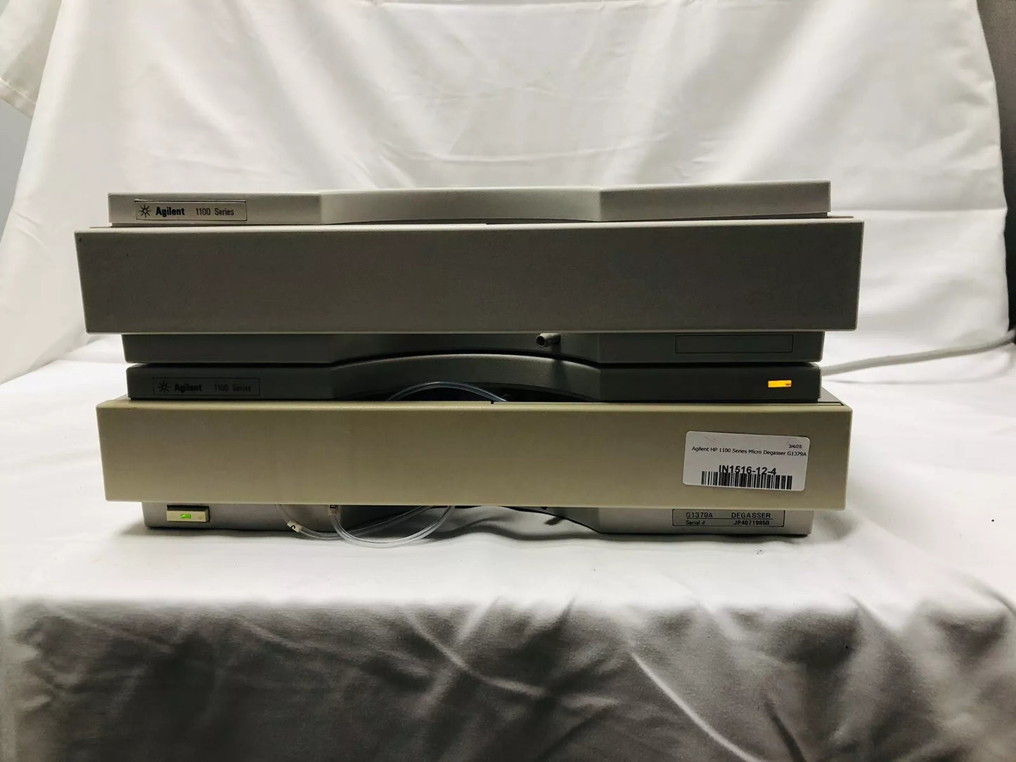Agilent HP 1100 HPLC G1322A Micro Vacuum Degasser w/ Solvent Tray