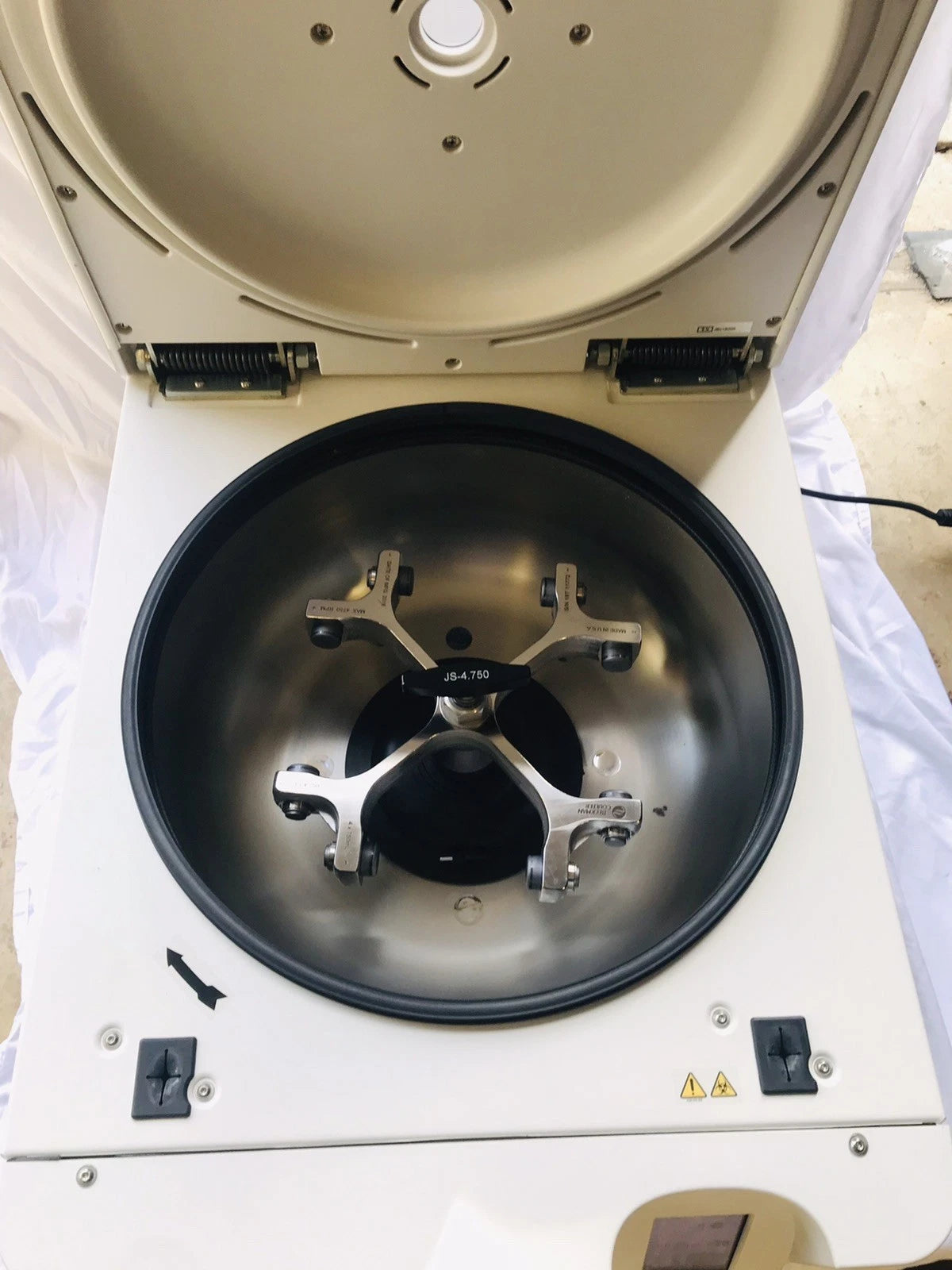 Beckman Coulter Avanti J-15 Centrifuge – JS-4.750 Swinging Bucket Rotor Tested