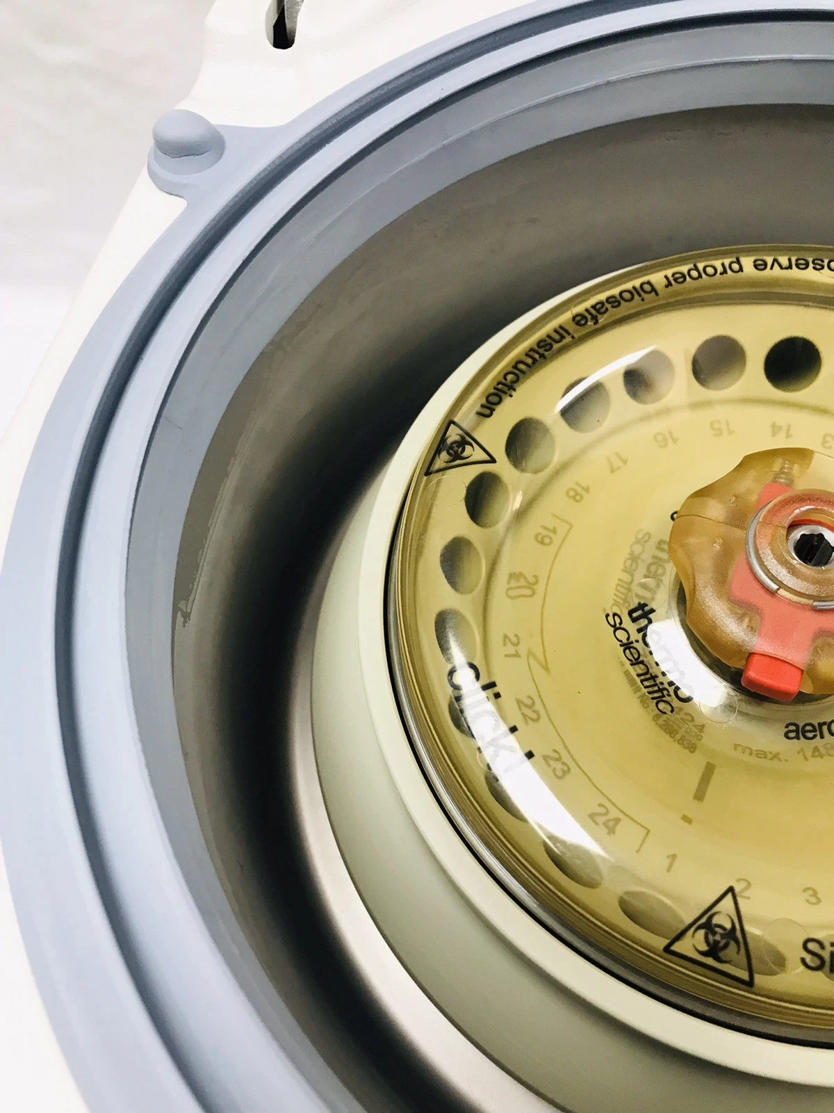 Thermo Sorvall Legend Micro 21R Refrigerated Centrifuge with 75003424 Rotor