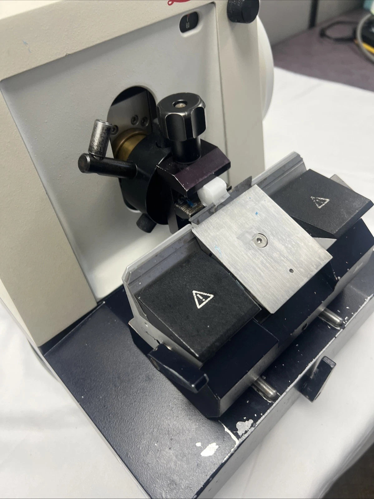 Leica  RM 2025 Manual Rotary Microtome 045728686 with Blade Holder warranty video
