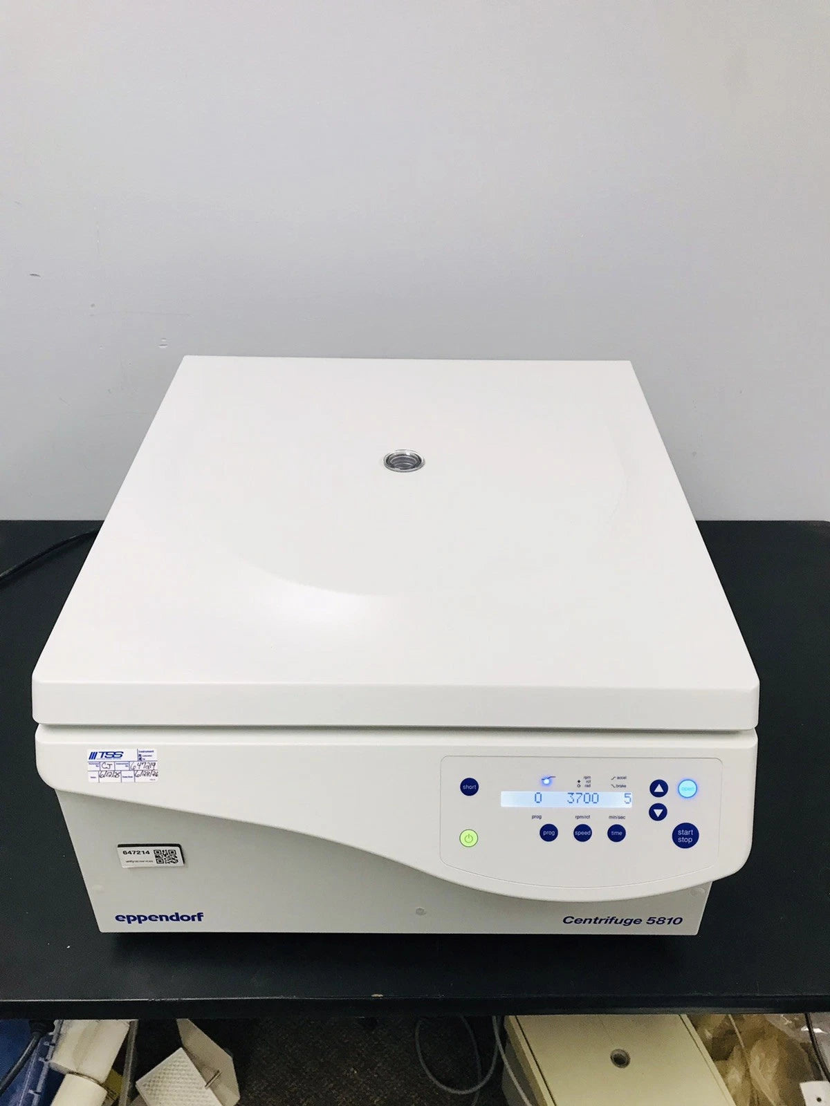 Eppendorf 5810 Benchtop Centrifuge (Newest Version) With A-4-44 Rotor 50mL