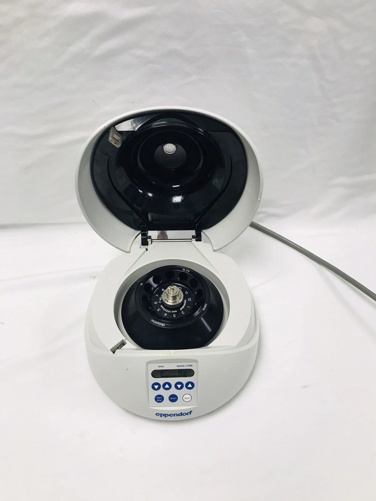 Eppendorf MiniSpin Plus 5453 Microcentrifuge + F45-18-11 Rotor Tested Working